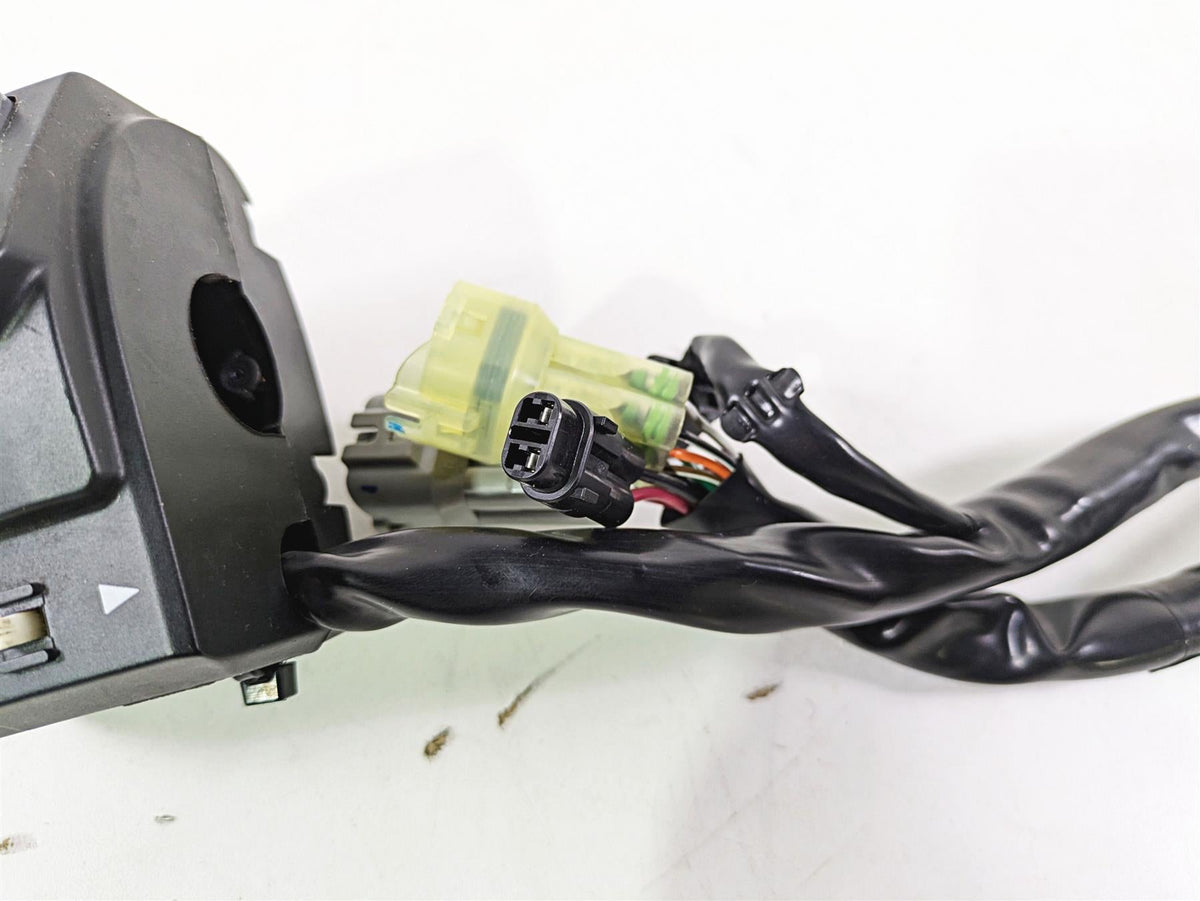2021 Kawasaki Z900 ZR900 Left Hand Control Switch - Read 46091-0492 {{ shop.shopifyCountryName }} - Mototech271