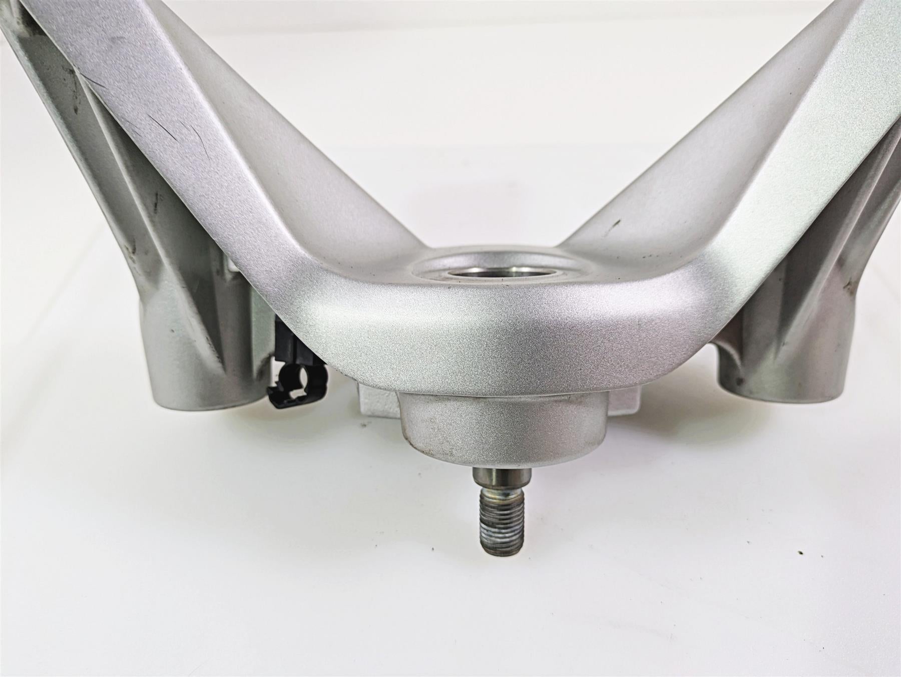 2019 BMW R1250RT K52 Handlebar Mount Upper Triple Tree 32718520053 {{ shop.shopifyCountryName }} - Mototech271
