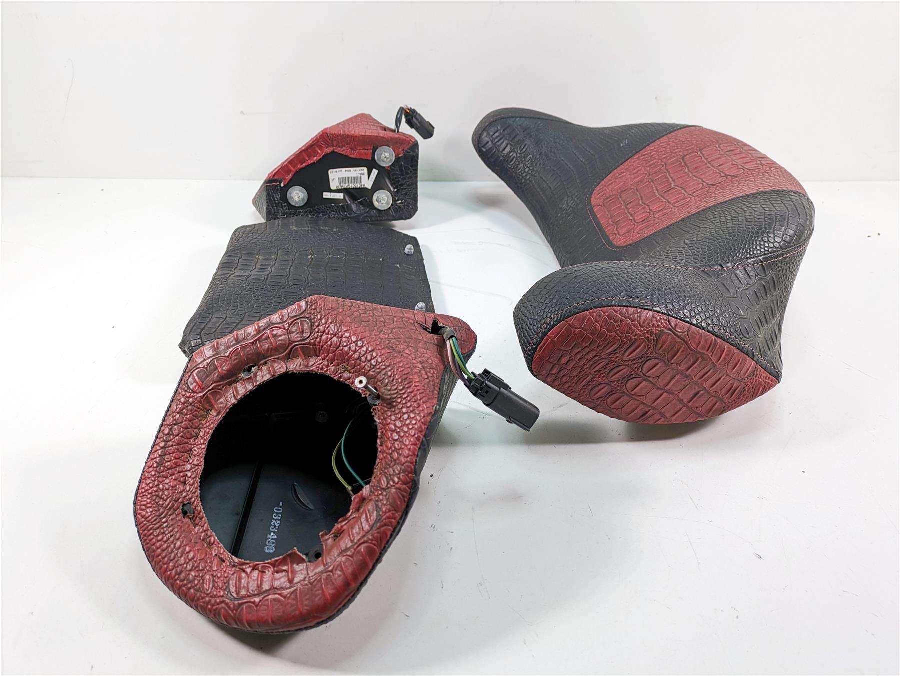 09-13 Harley Touring Alligator Skin Trunk Backrest & Speaker Housings 52950-10 {{ shop.shopifyCountryName }} - Mototech271