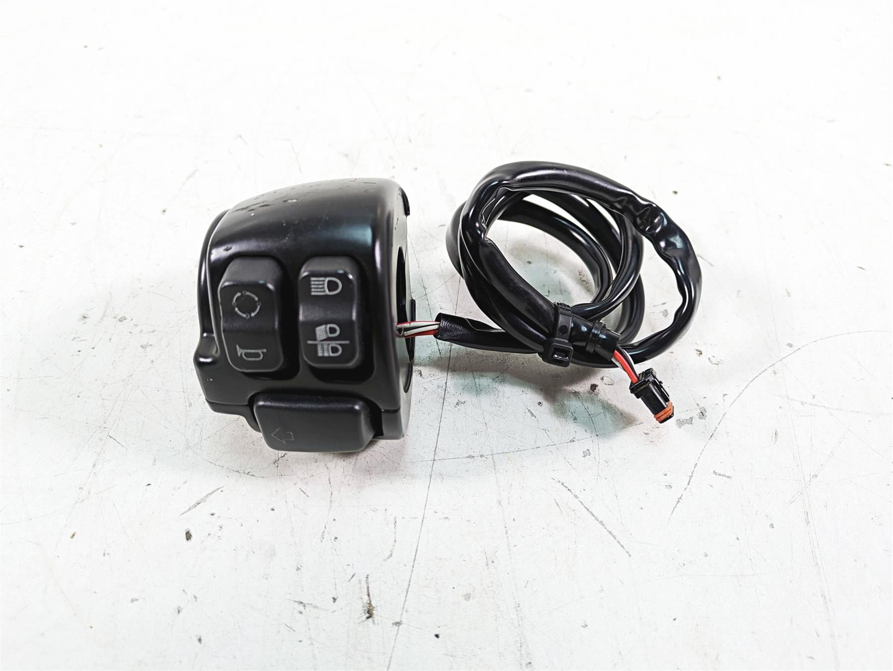 2017 Harley XL883 N Sportster Iron Left Hand Turn Signal Control Switch 71500117 {{ shop.shopifyCountryName }} - Mototech271