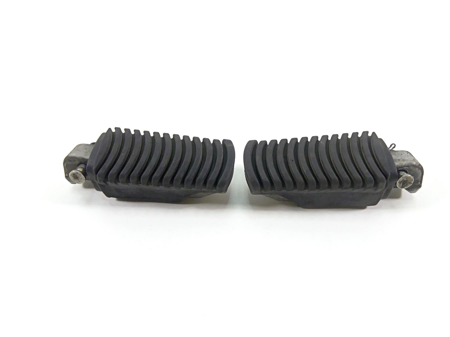 2013 BMW F800GS STD K72 Rear Passenger Footpeg Set 46717705653 46717705654 {{ shop.shopifyCountryName }} - Mototech271