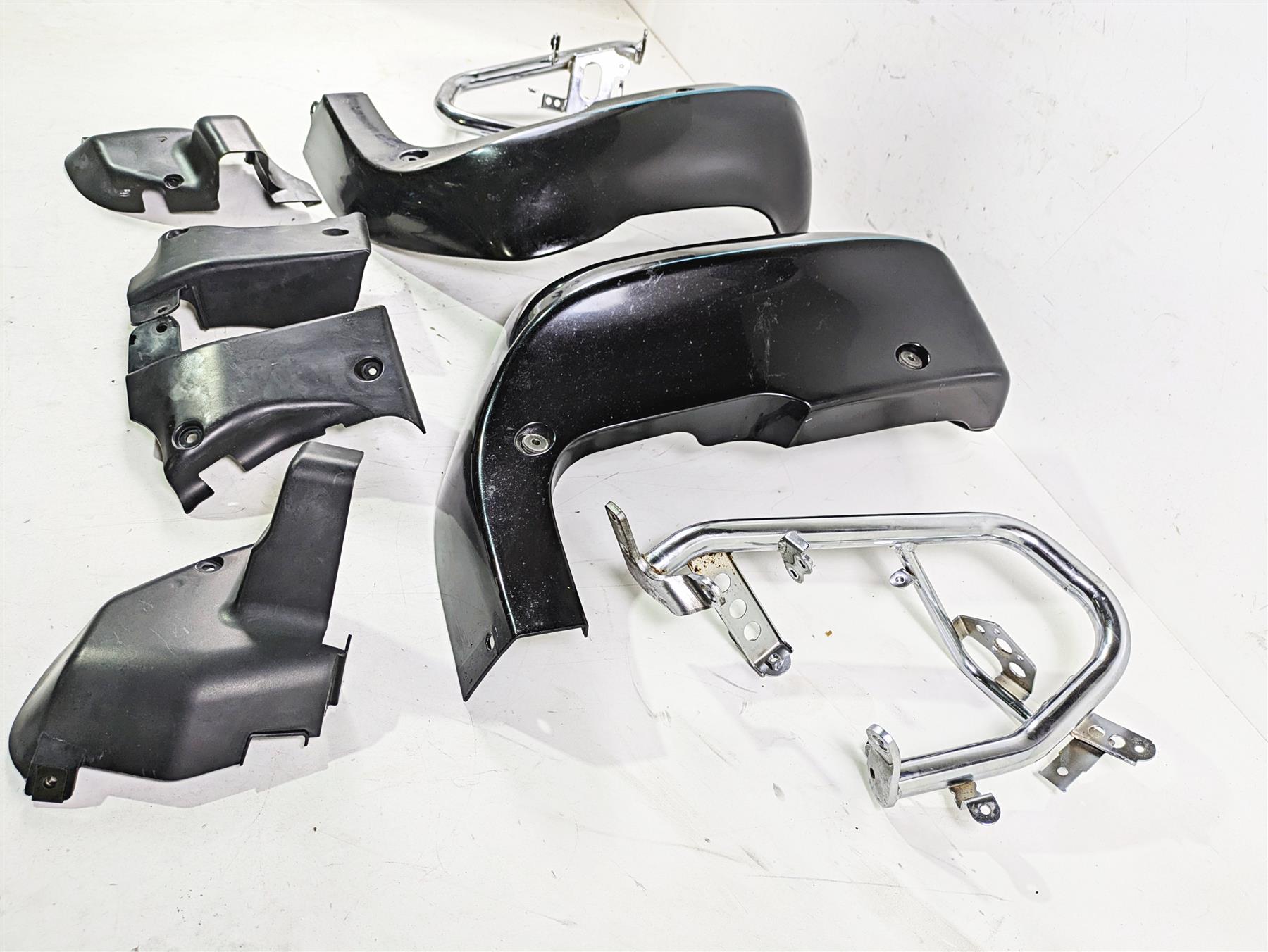 2004 Yamaha XVZ1300 Royal Star Front L+R Leg Fairings & Mounts 4XY-2835J-01-P5 {{ shop.shopifyCountryName }} - Mototech271