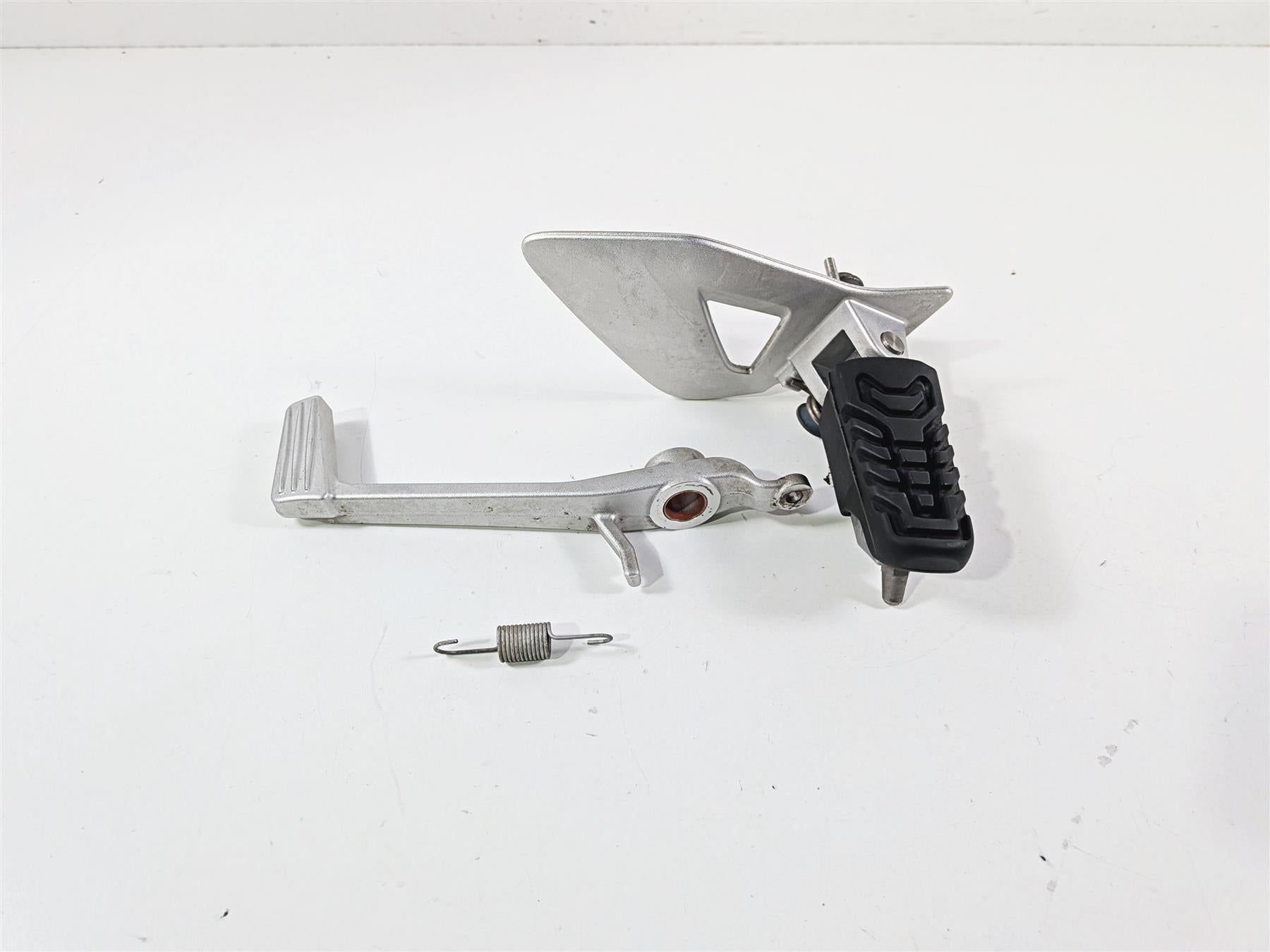 2016 BMW R1200RT RT RTW K52 Right Foot Peg & Brake Pedal 46718535642 46718560382 {{ shop.shopifyCountryName }} - Mototech271