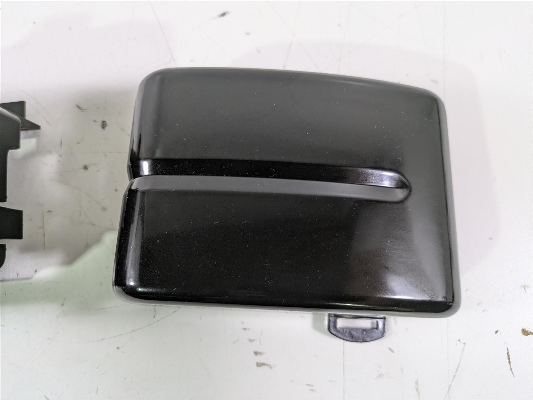 2015 Harley FXDL Dyna Low Rider Electric Holder Tray & Black Cover 70367-12 {{ shop.shopifyCountryName }} - Mototech271