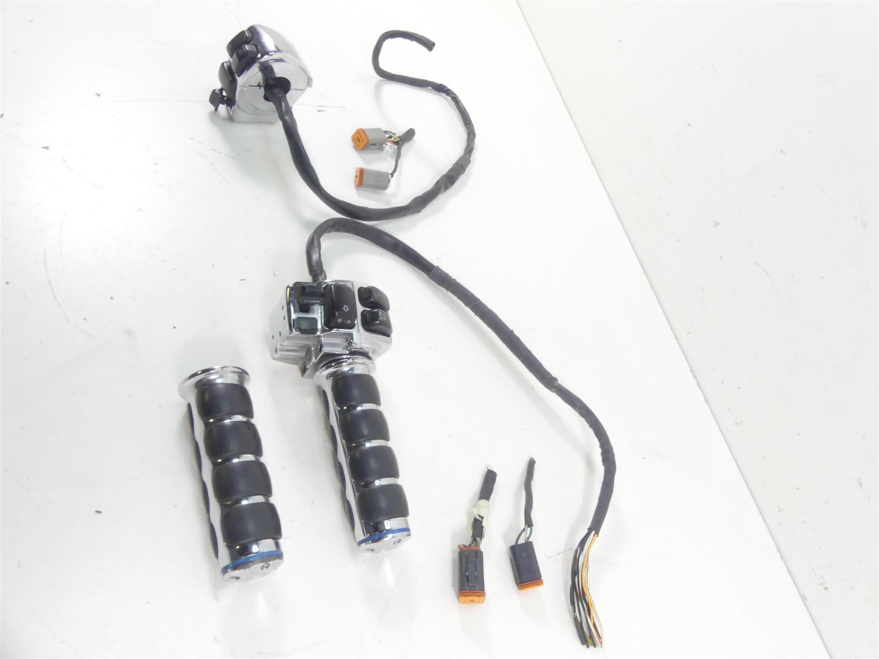 2002 Harley Touring FLHRCI Road King Chrome Hand Control Switch Set 71590-96 {{ shop.shopifyCountryName }} - Mototech271