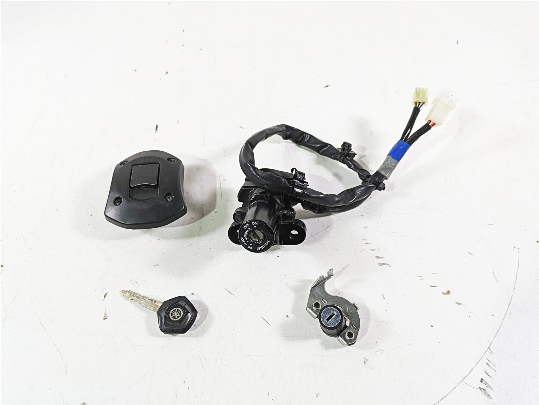 2021 Yamaha Tenere 700 XTZ7 Ignition Switch Key Lock Set BAU-82501-00-00 {{ shop.shopifyCountryName }} - Mototech271