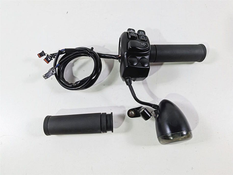 2021 Harley FLHRXS Road King Special Right Hand Control Switch Blinker 71500127C