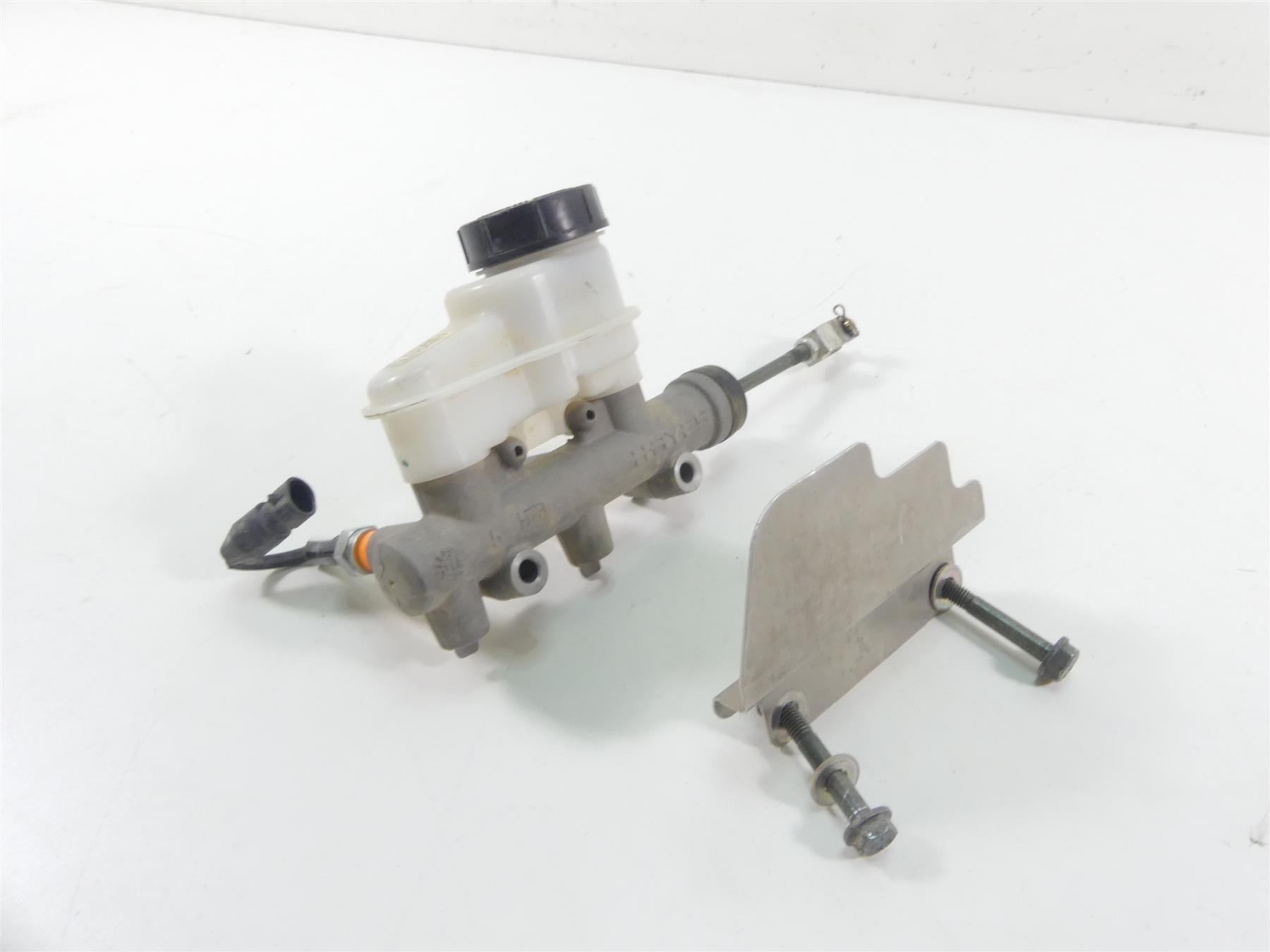 2018 Polaris RZR1000 XP EPS Turbo Dynamix Main Brake Master Cylinder 1911982 {{ shop.shopifyCountryName }} - Mototech271