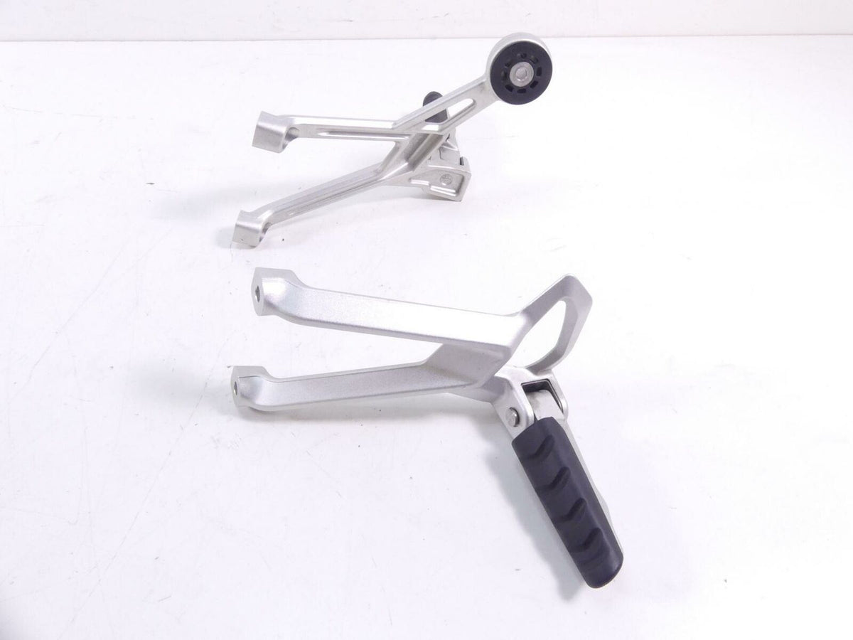 2016 BMW R1200R K53 Passenger Footpeg Foot Peg Set 46718540798 46718540799 {{ shop.shopifyCountryName }} - Mototech271