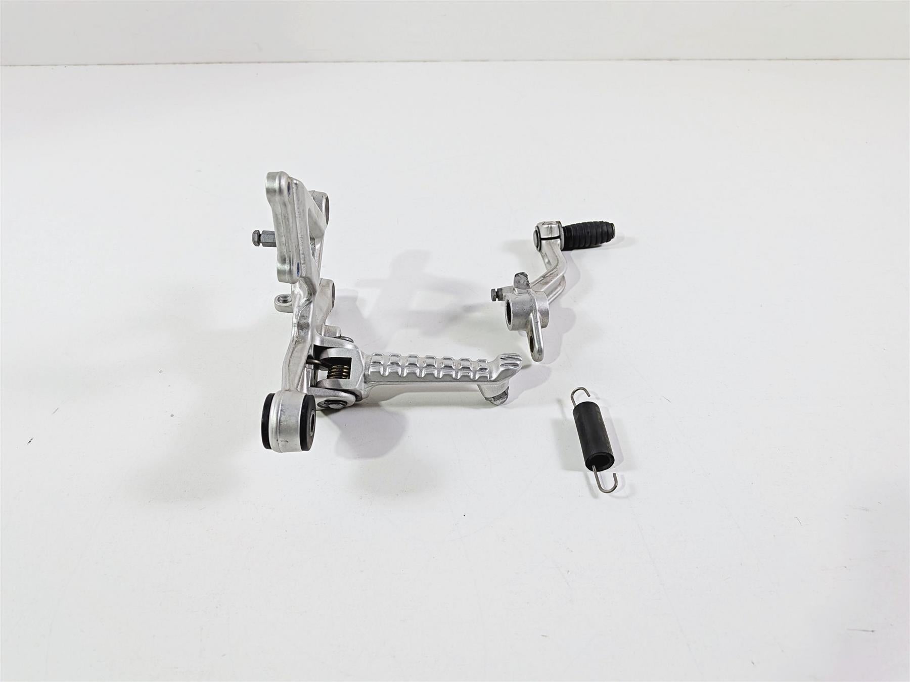 2016 Aprilia RSV 1100 Tuono V4 Factory Front Right Foot Peg & Brake Pedal 897828 {{ shop.shopifyCountryName }} - Mototech271