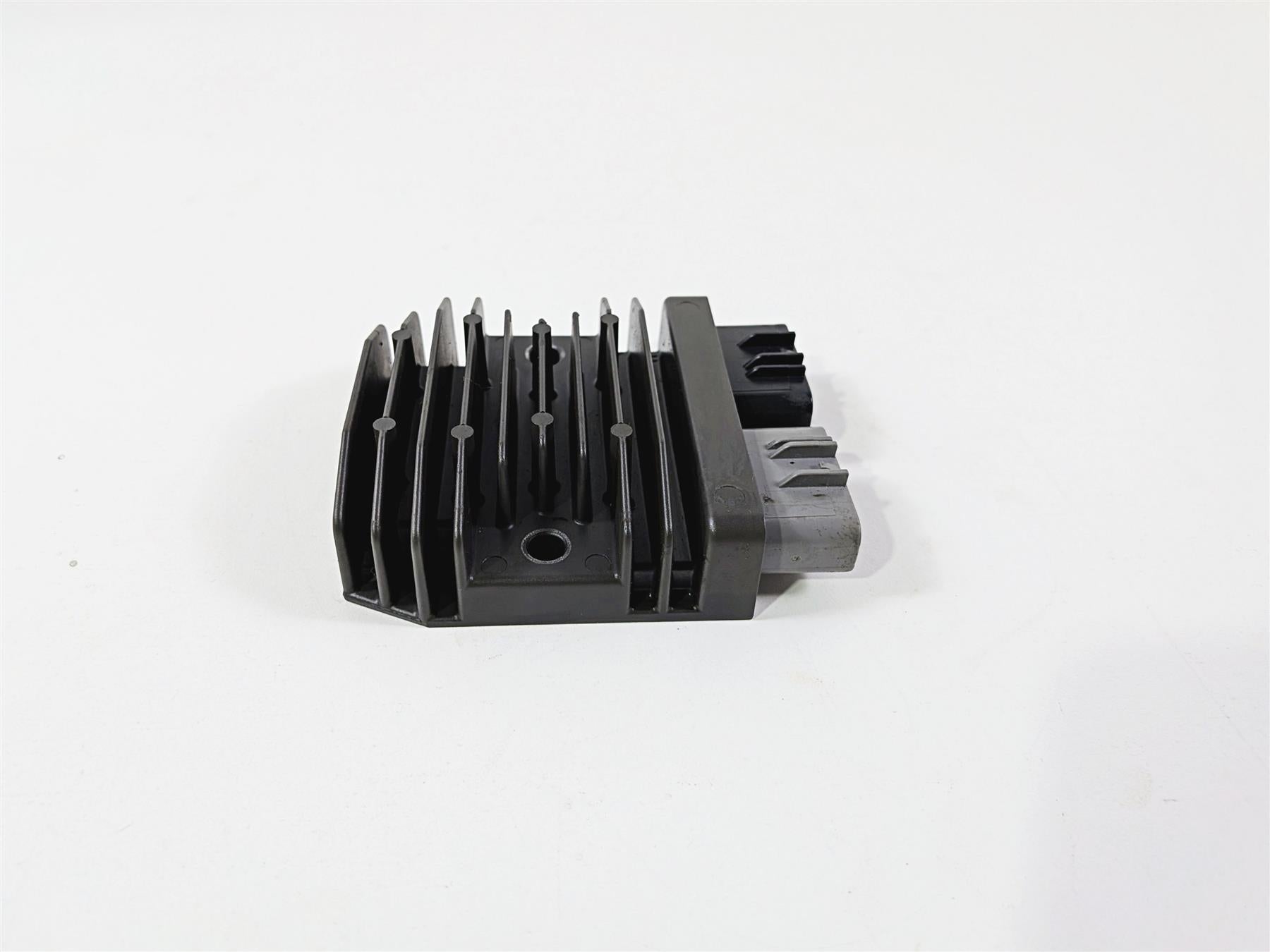 2012 Yamaha XV1900 Raider S Voltage Regulator Rectifier 1D7-81960-00-00 FH020AA {{ shop.shopifyCountryName }} - Mototech271