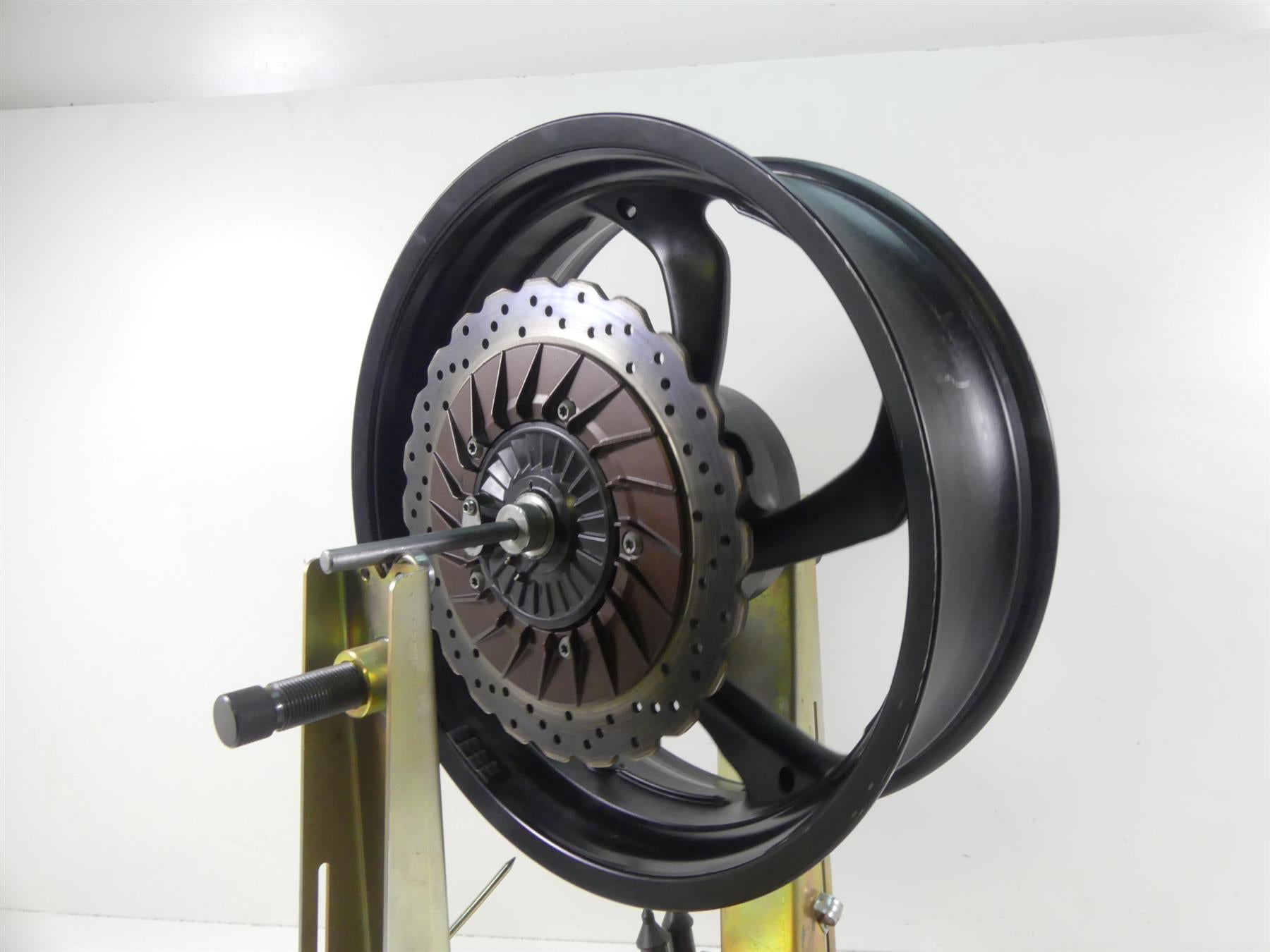 2013 Yamaha VMX17 V-Max 1700 Straight Rear Wheel Rim 18x6 2S3-25338-00-98 {{ shop.shopifyCountryName }} - Mototech271