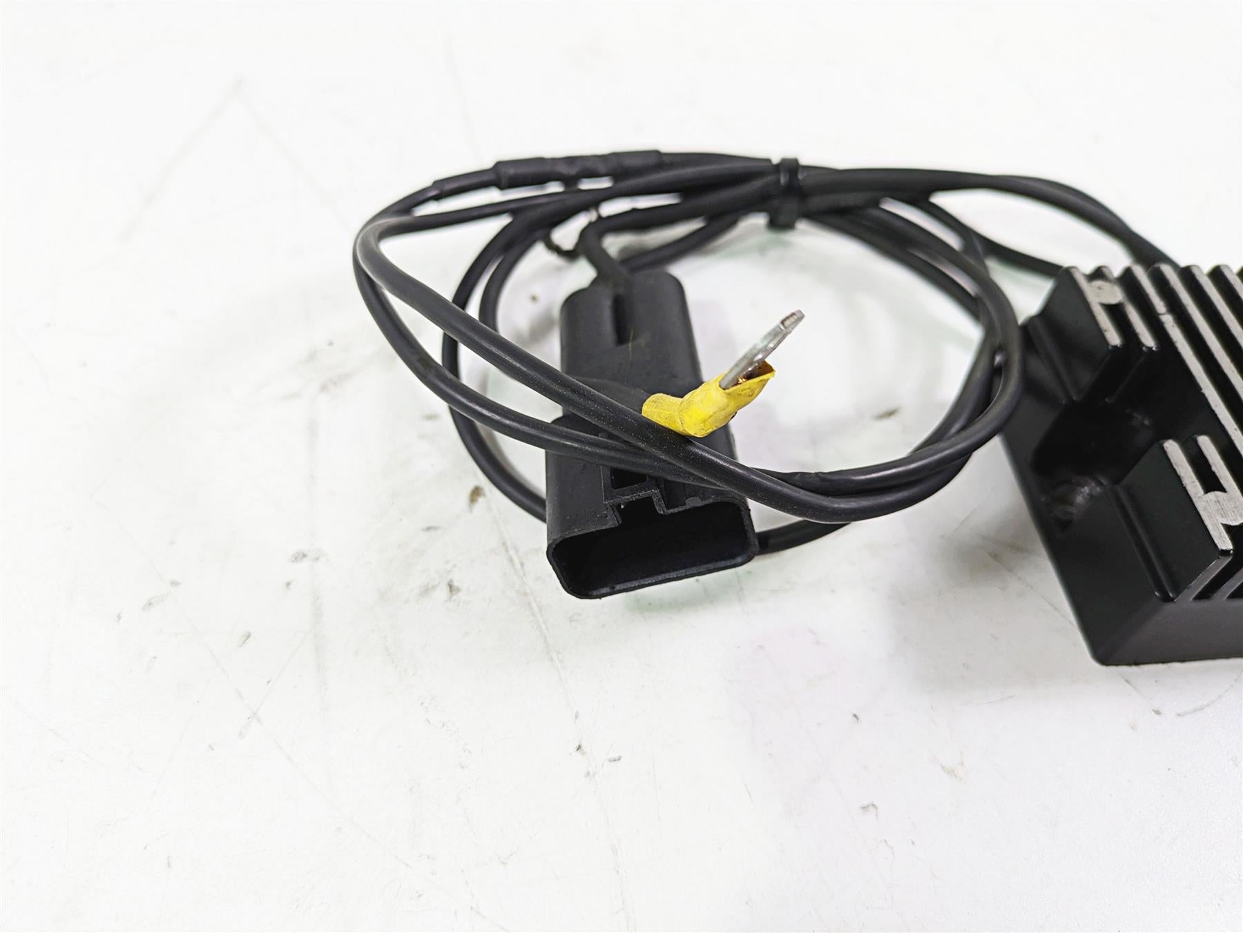 2002 Harley Dyna FXDL Low Rider Rectifier Voltage Regulator 74518-99A {{ shop.shopifyCountryName }} - Mototech271