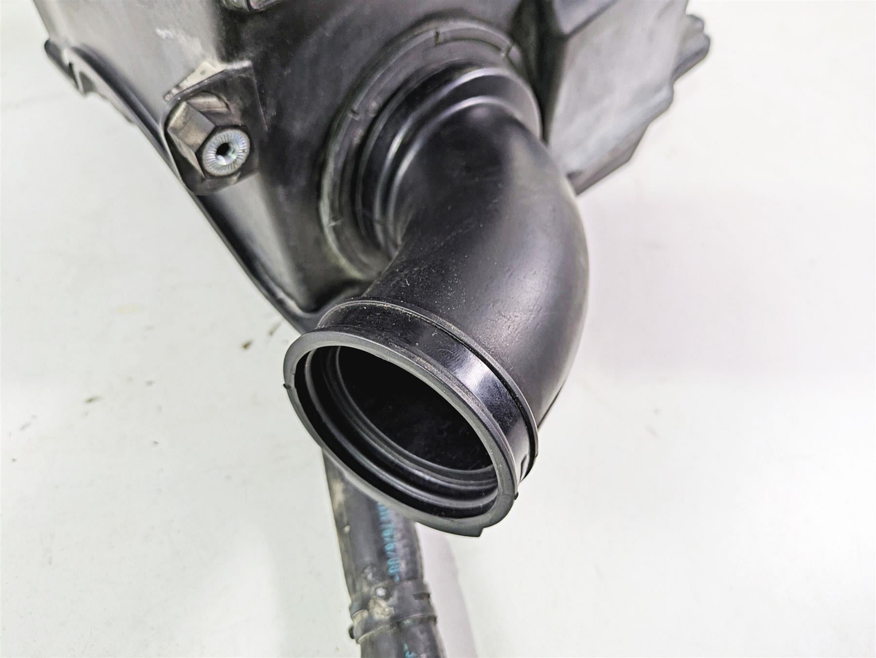 2009 BMW R1200GS K255 Adv Air Box Tubes & Front Air Ram 13717720354 13717672545 {{ shop.shopifyCountryName }} - Mototech271