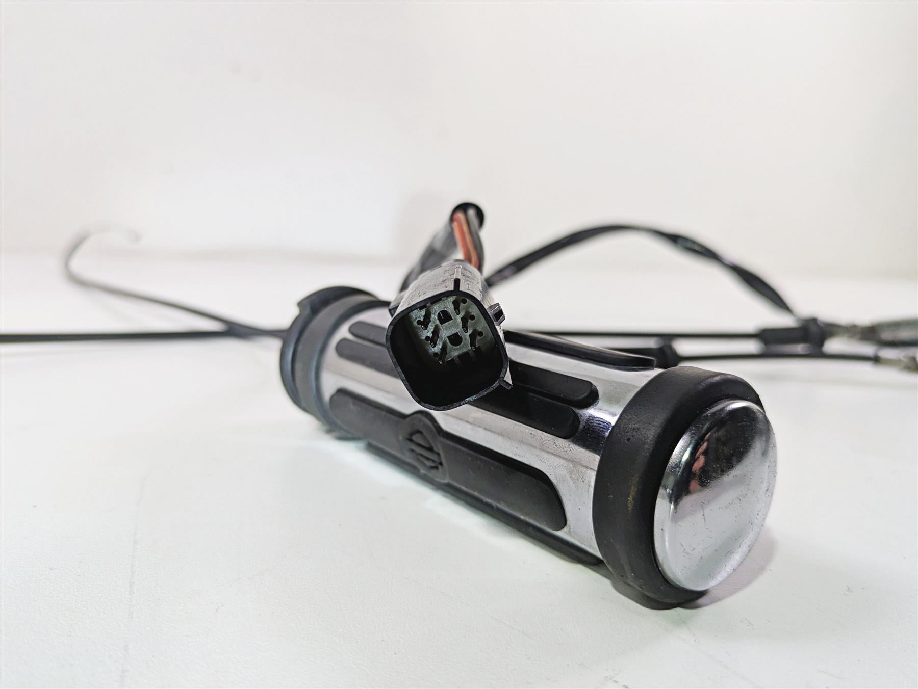2007 Harley Sportster XL1200 C Right Hand Control Switch Grip Set 71684-06A {{ shop.shopifyCountryName }} - Mototech271