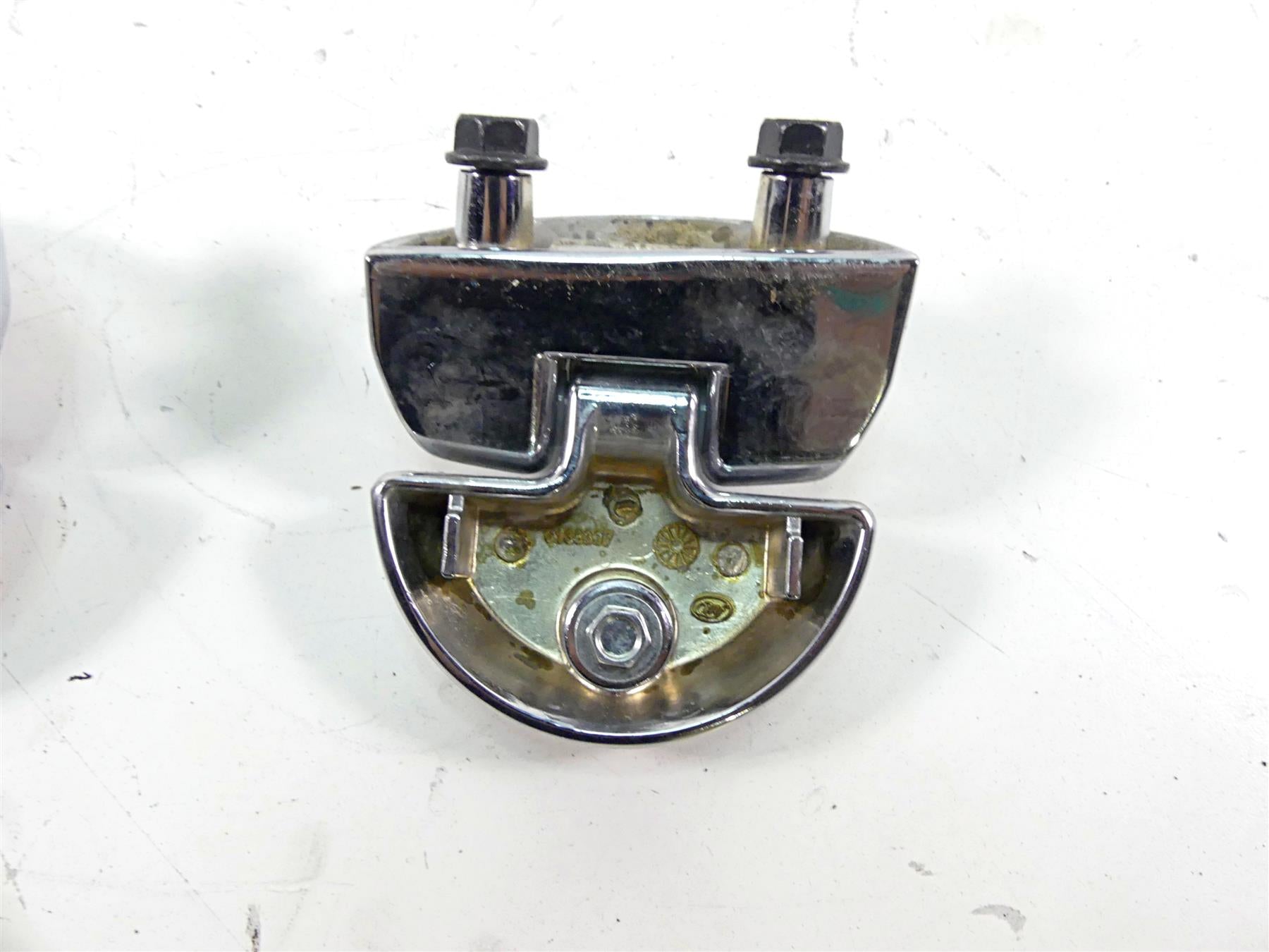 2019 Indian Chieftain Classic Left Saddlebag Latch Hinge Set 5138397 5138399 {{ shop.shopifyCountryName }} - Mototech271