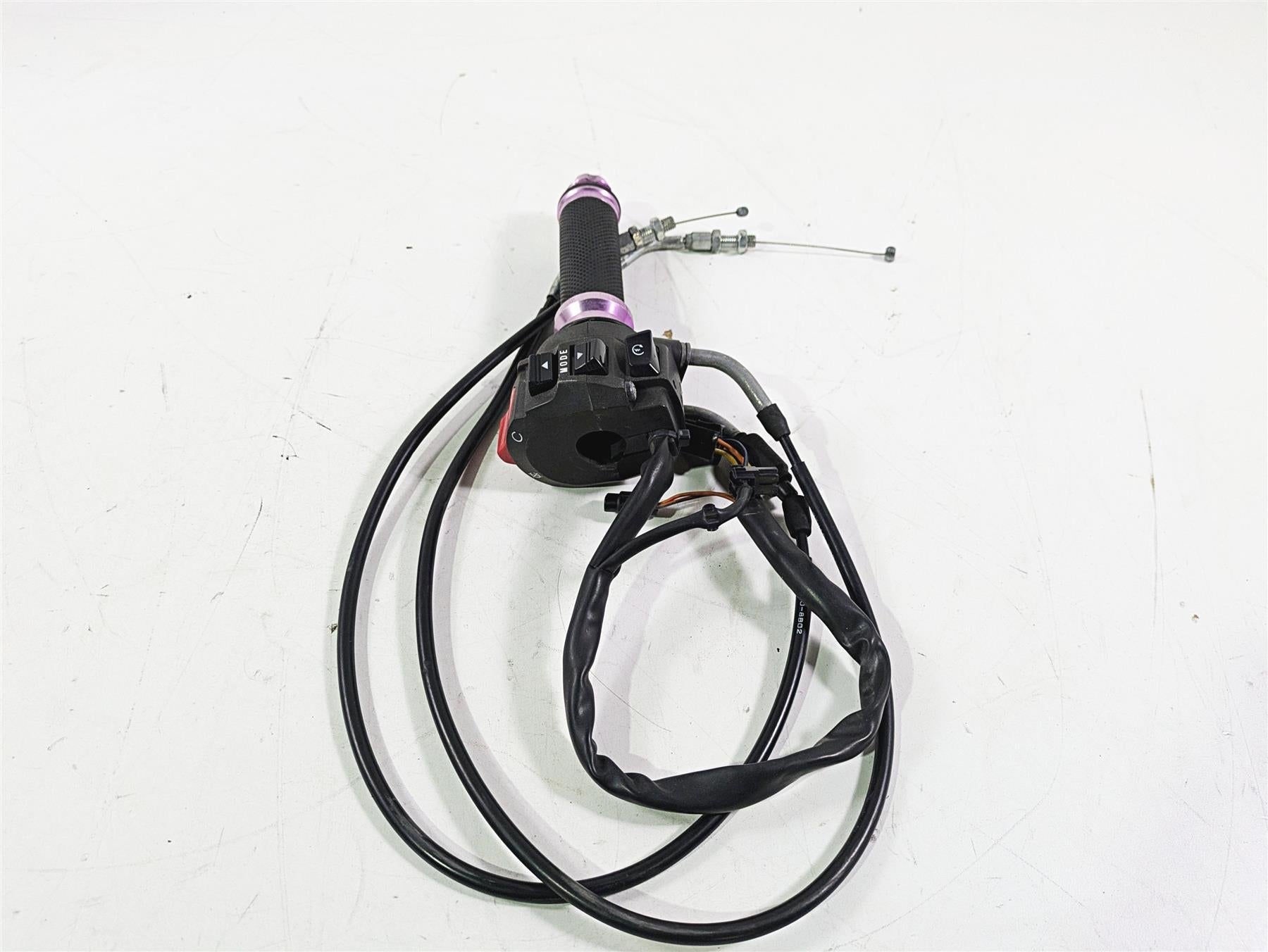 2008 Suzuki GSXR600 Right Hand Start Kill Throttle Control Switch 37200-21H01 {{ shop.shopifyCountryName }} - Mototech271