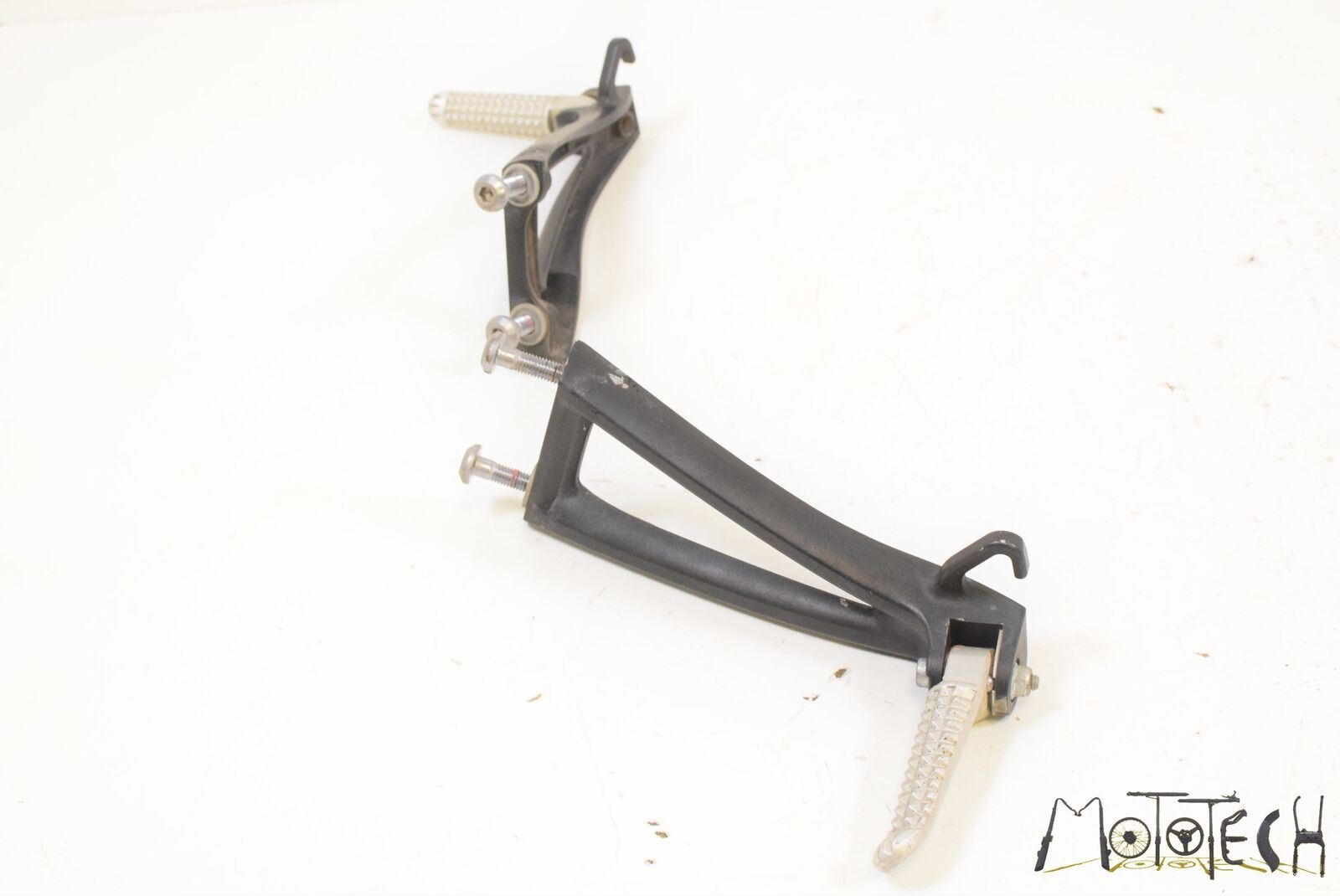 2012 Yamaha YZFR6 YZF R6 Rear Passenger Footpeg Foot Peg SET 2C0-2742L-10-00 {{ shop.shopifyCountryName }} - Mototech271