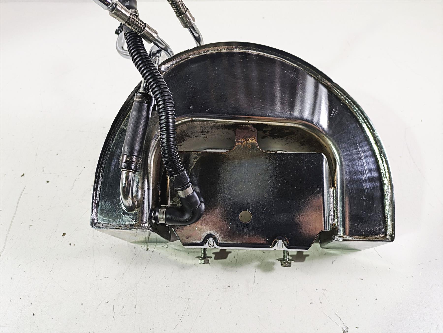 2005 Harley Softail FLSTFSE CVO Fat Boy Oil Tank Reservoir & Lines 62498-00A {{ shop.shopifyCountryName }} - Mototech271