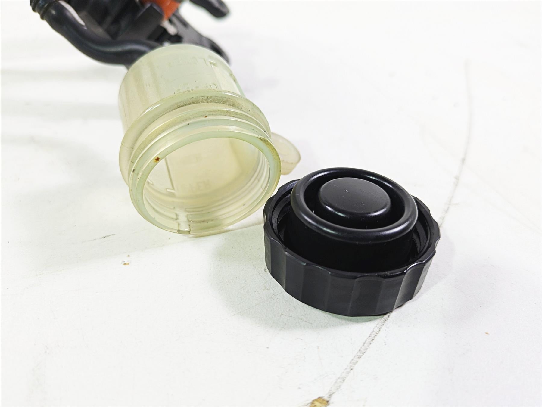 2005 Yamaha YZFR1 YZF R1 Right Footpeg & Master Cylinder Set 5VY-27443-01 {{ shop.shopifyCountryName }} - Mototech271