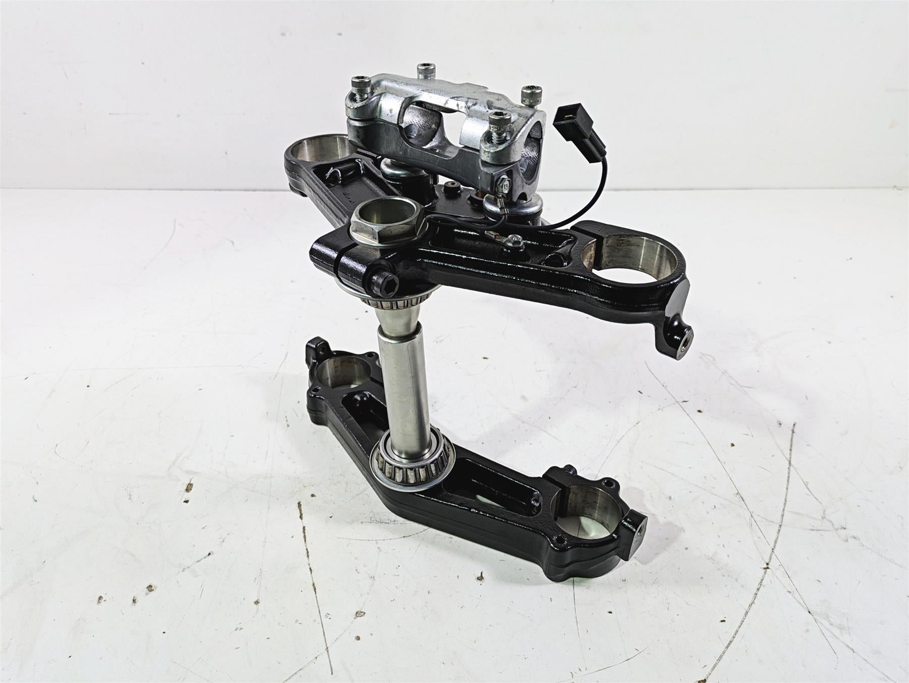2016 Harley Touring FLTRX Road Glide Triple Tree Riser Lower Tubes Set 45900091A {{ shop.shopifyCountryName }} - Mototech271