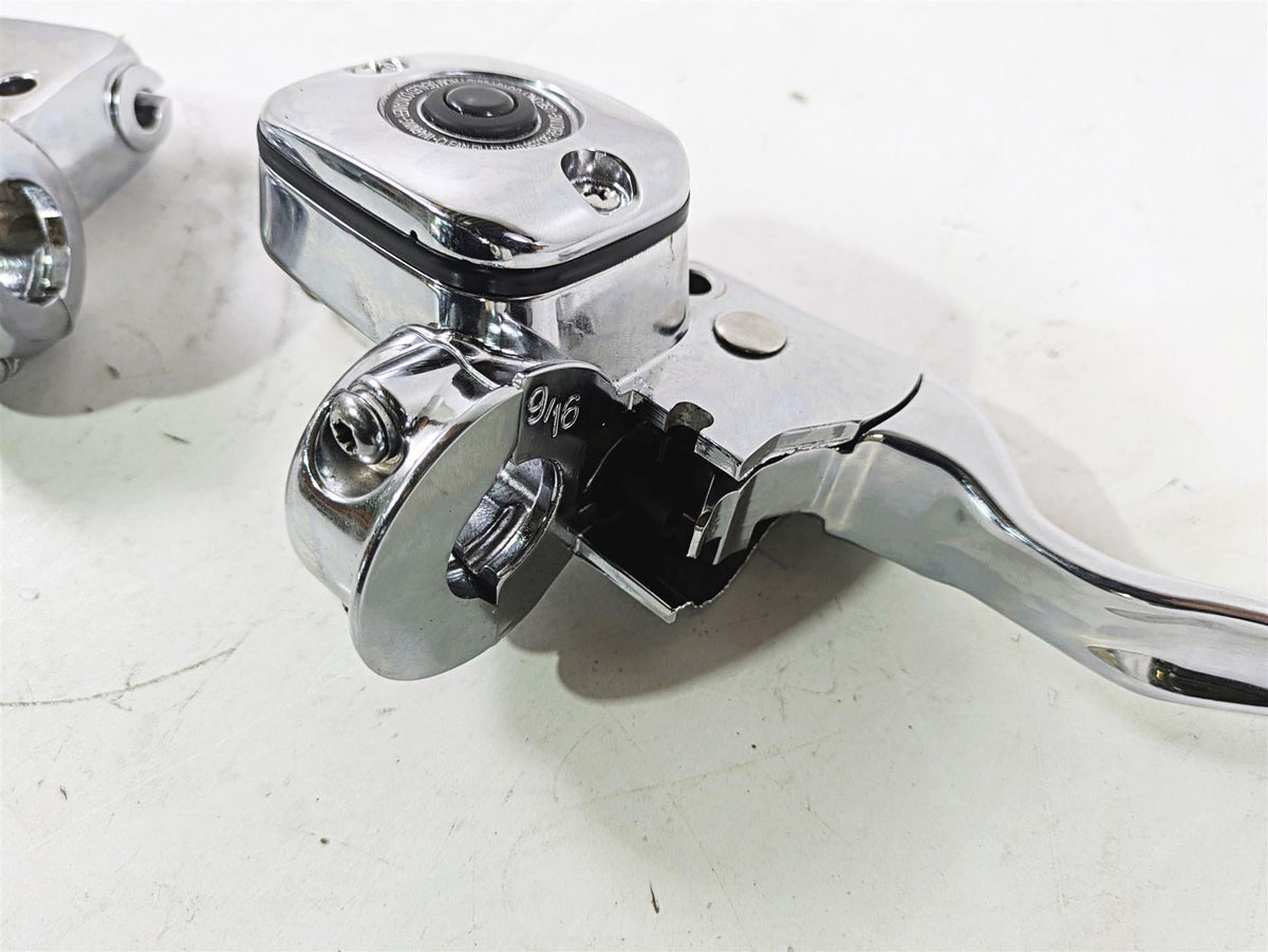 2004 Harley Softail FLSTF Fat Boy Chrome Brake Master Cylinder Set 9/16 45019-96 {{ shop.shopifyCountryName }} - Mototech271