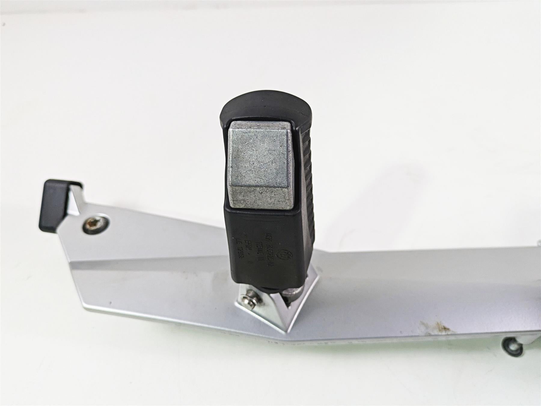 2010 BMW R1200RT K26 Right Foot Pegs Bracket & Brake Pedal Lever 46717675290 {{ shop.shopifyCountryName }} - Mototech271