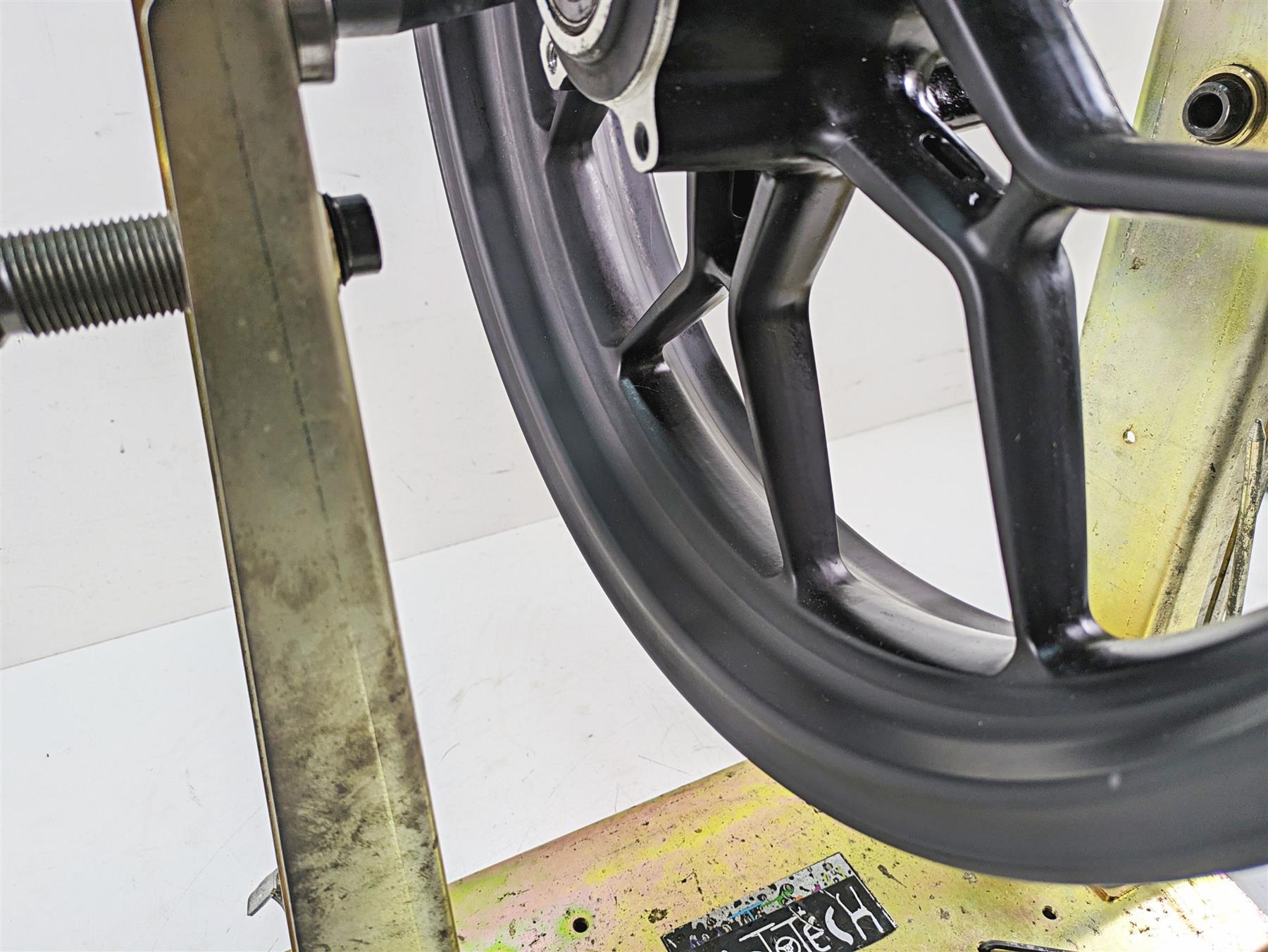 2013 MV Agusta F3 675 ERA Straight 17x3.5 Front Wheel Rim 8000B5894 {{ shop.shopifyCountryName }} - Mototech271