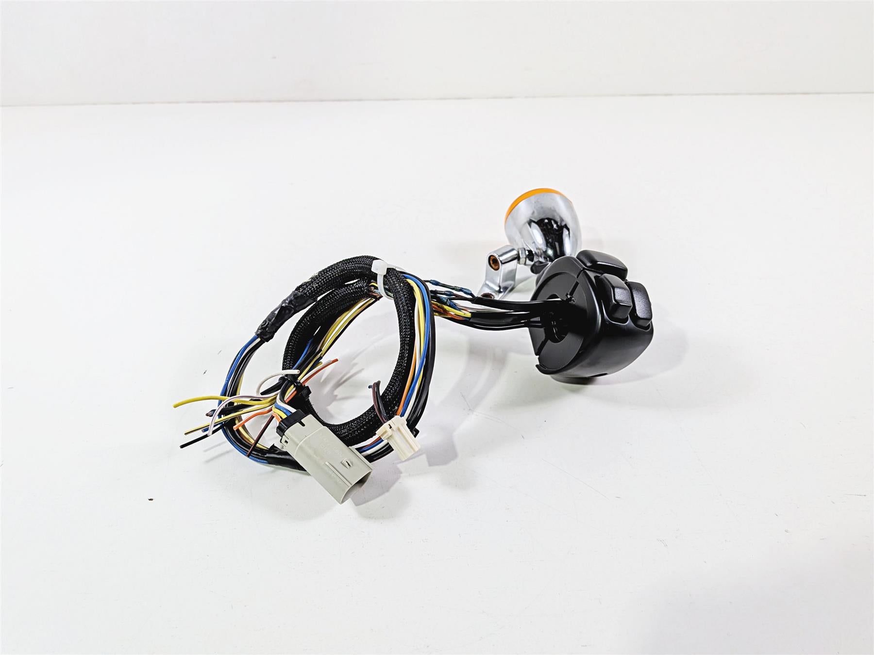 2011 Harley FXDF Dyna Fat Bob Left Hand Control Switch & Turn Signal 71682-06A {{ shop.shopifyCountryName }} - Mototech271