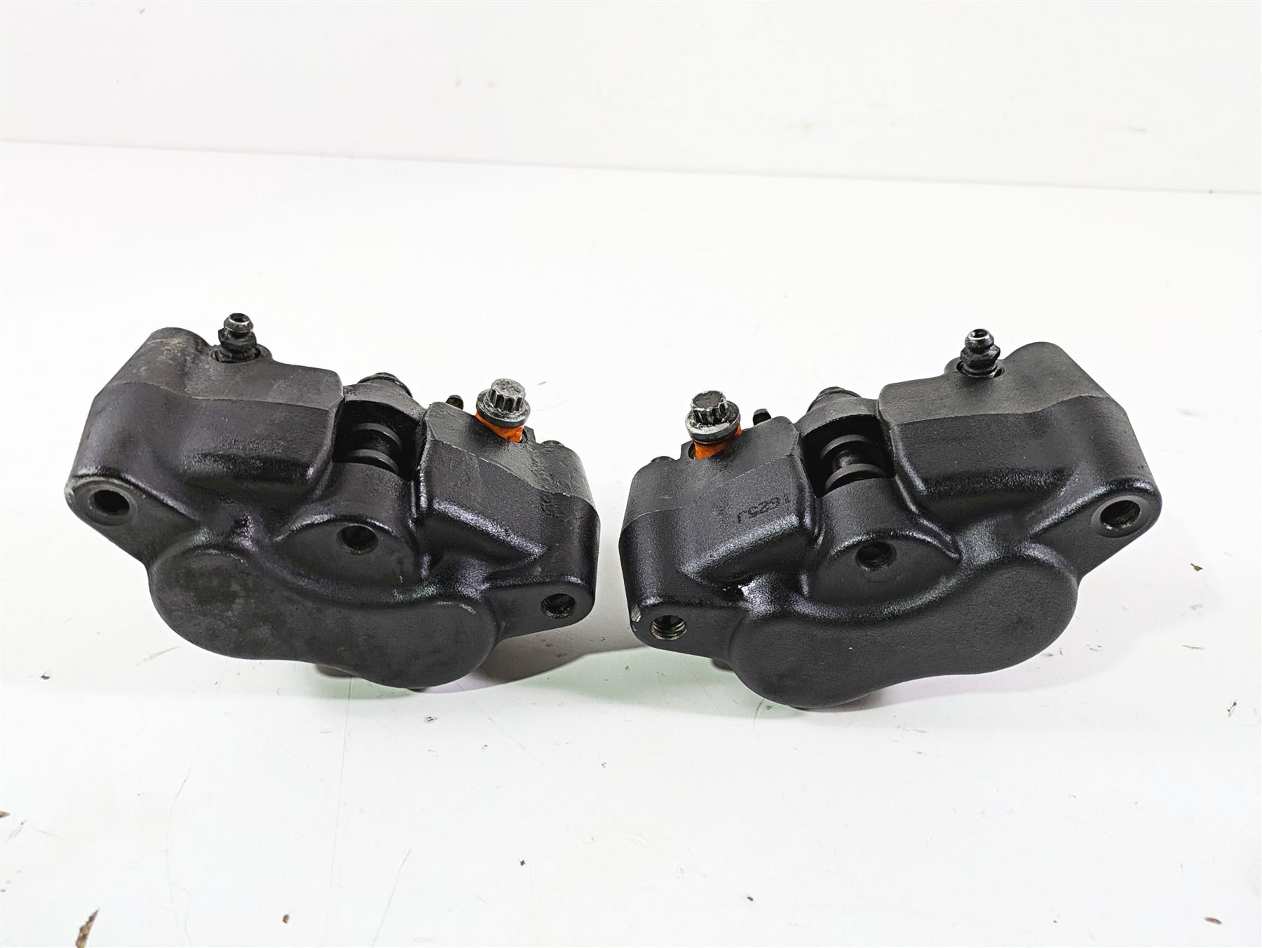 2016 Harley FXDL Dyna Low Rider Front Brake Caliper Set 41300001 41300002 {{ shop.shopifyCountryName }} - Mototech271