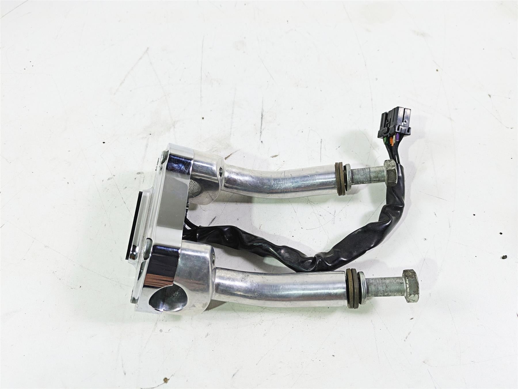 2002 Harley Dyna FXDL Low Rider Handlebar Riser Custom Top Plate Set 56124-77 {{ shop.shopifyCountryName }} - Mototech271