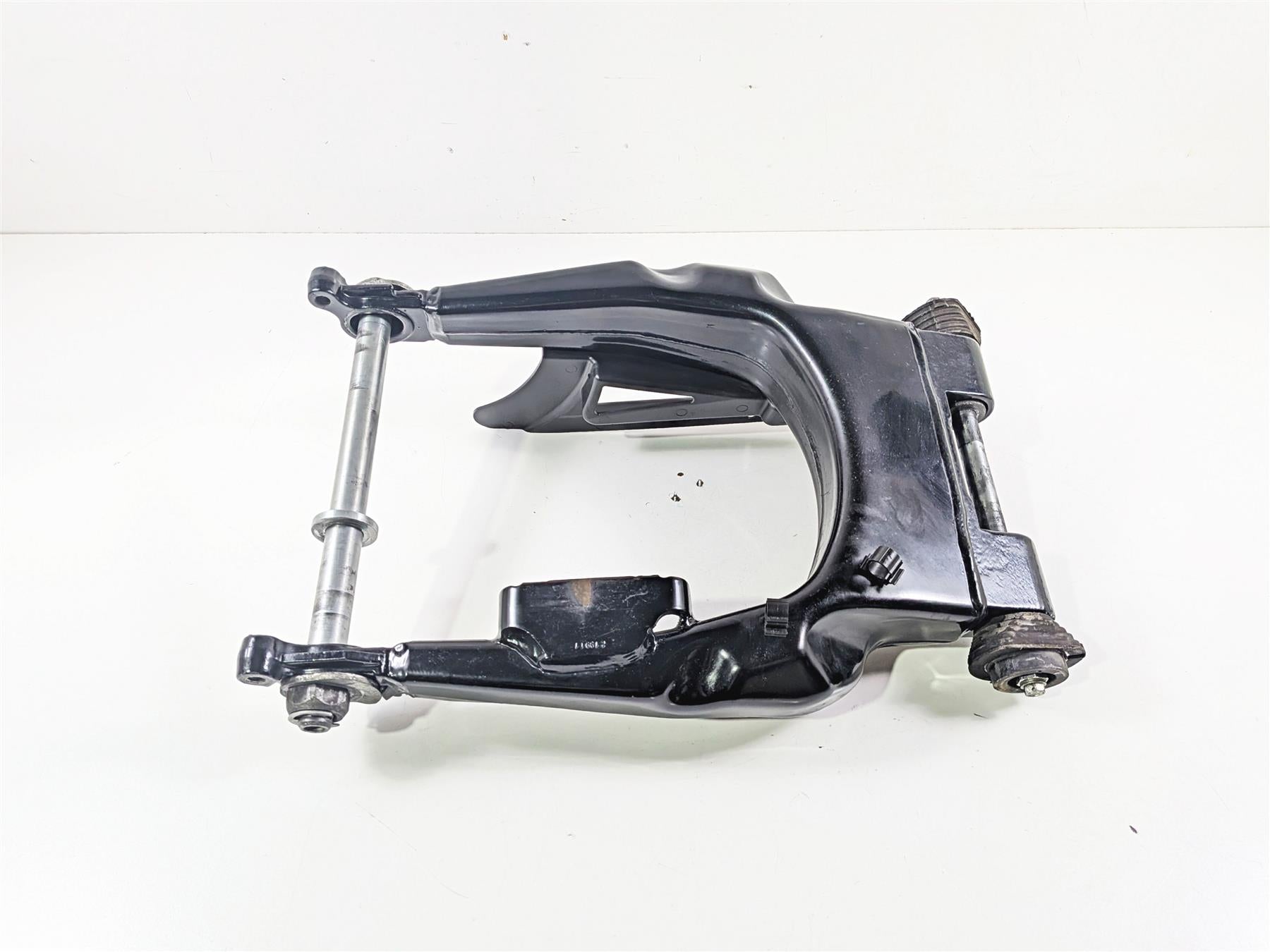 2020 Harley Touring FLTRK Road Glide Rear Swingarm & Axle Set 47549-09A {{ shop.shopifyCountryName }} - Mototech271