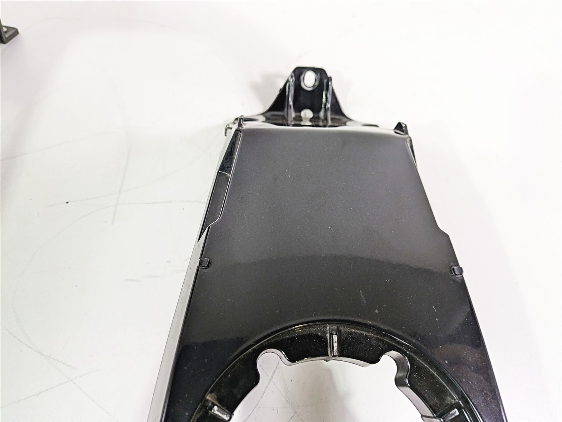 2009 BMW R1200RT K26 Center Tank Cover & Luggage Rack 46637682974 {{ shop.shopifyCountryName }} - Mototech271