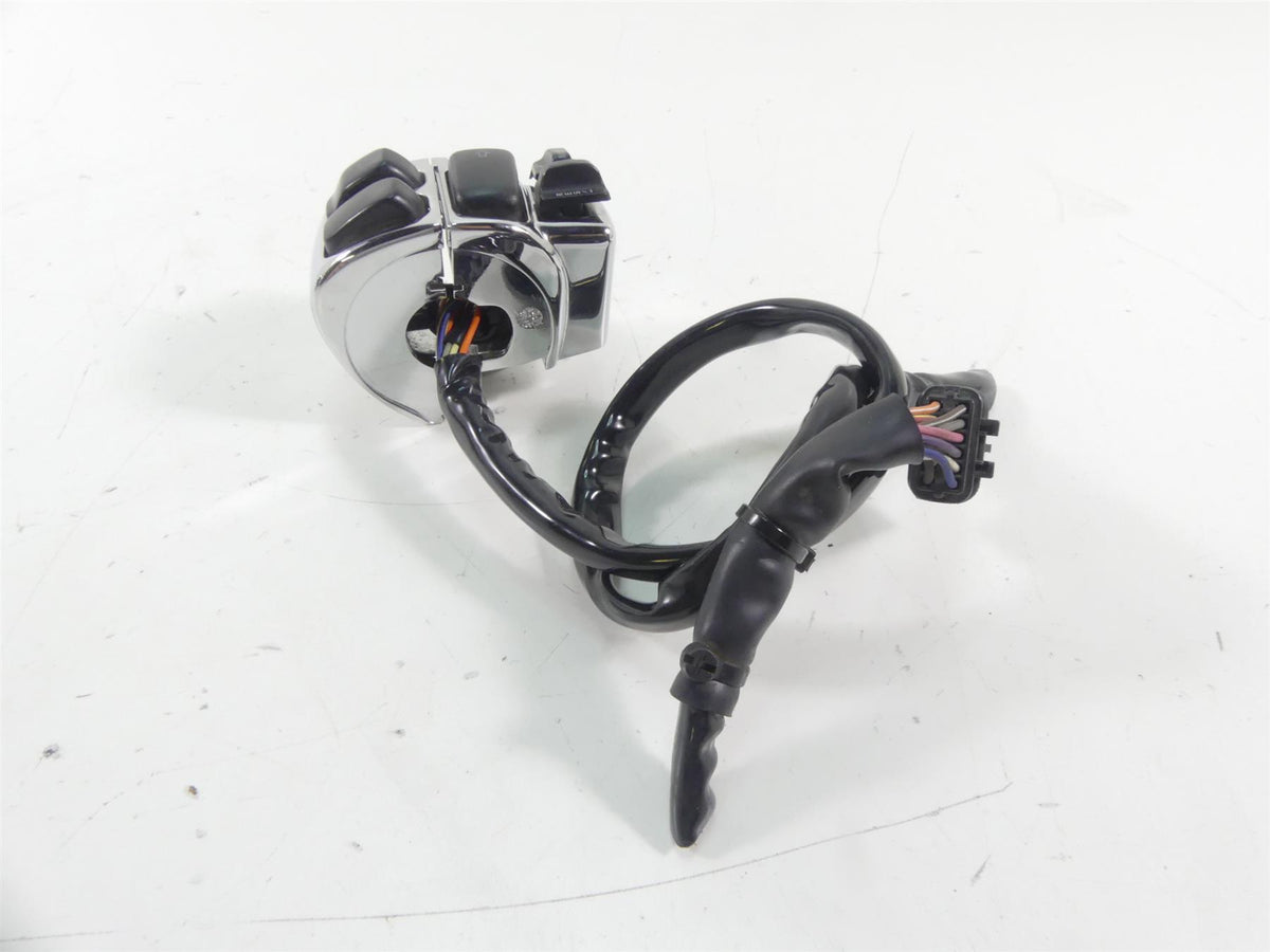 2007 Harley Touring FLHTCU SE CVO Electra Glide Right Control Switch 71684-06A {{ shop.shopifyCountryName }} - Mototech271