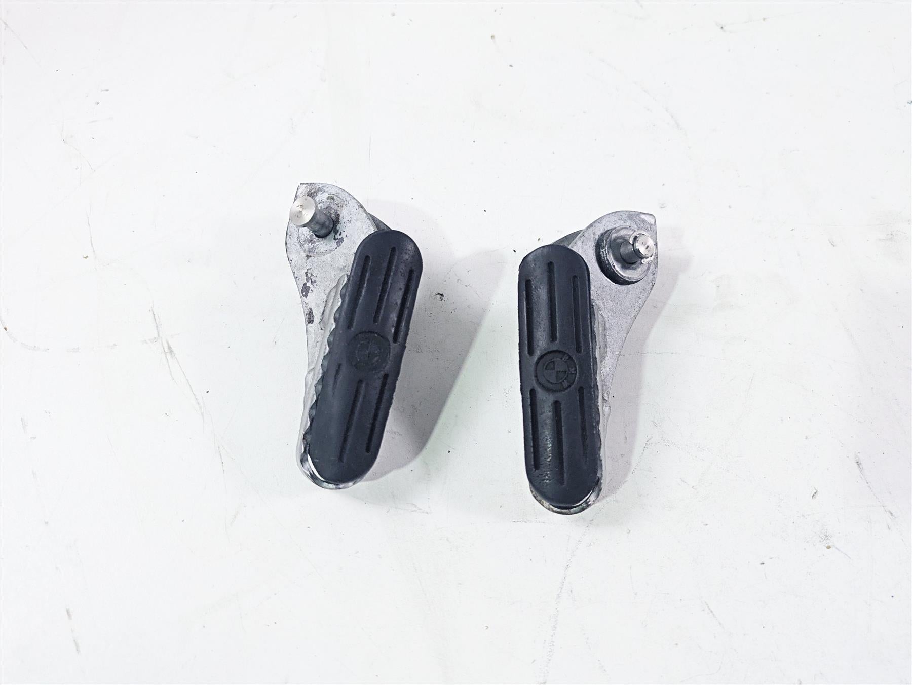2010 BMW R1200GS K25 Front Footpeg Foot Peg Rest Set 46717729281 46717729282 {{ shop.shopifyCountryName }} - Mototech271