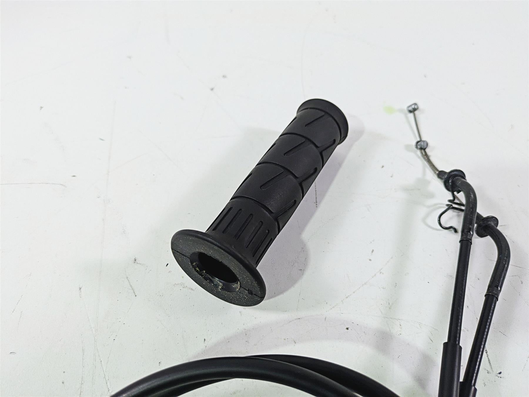 2022 Kawasaki ZR900RS Cafe Throttle Grip & Cable Set 2099-0049 46019-0001 {{ shop.shopifyCountryName }} - Mototech271