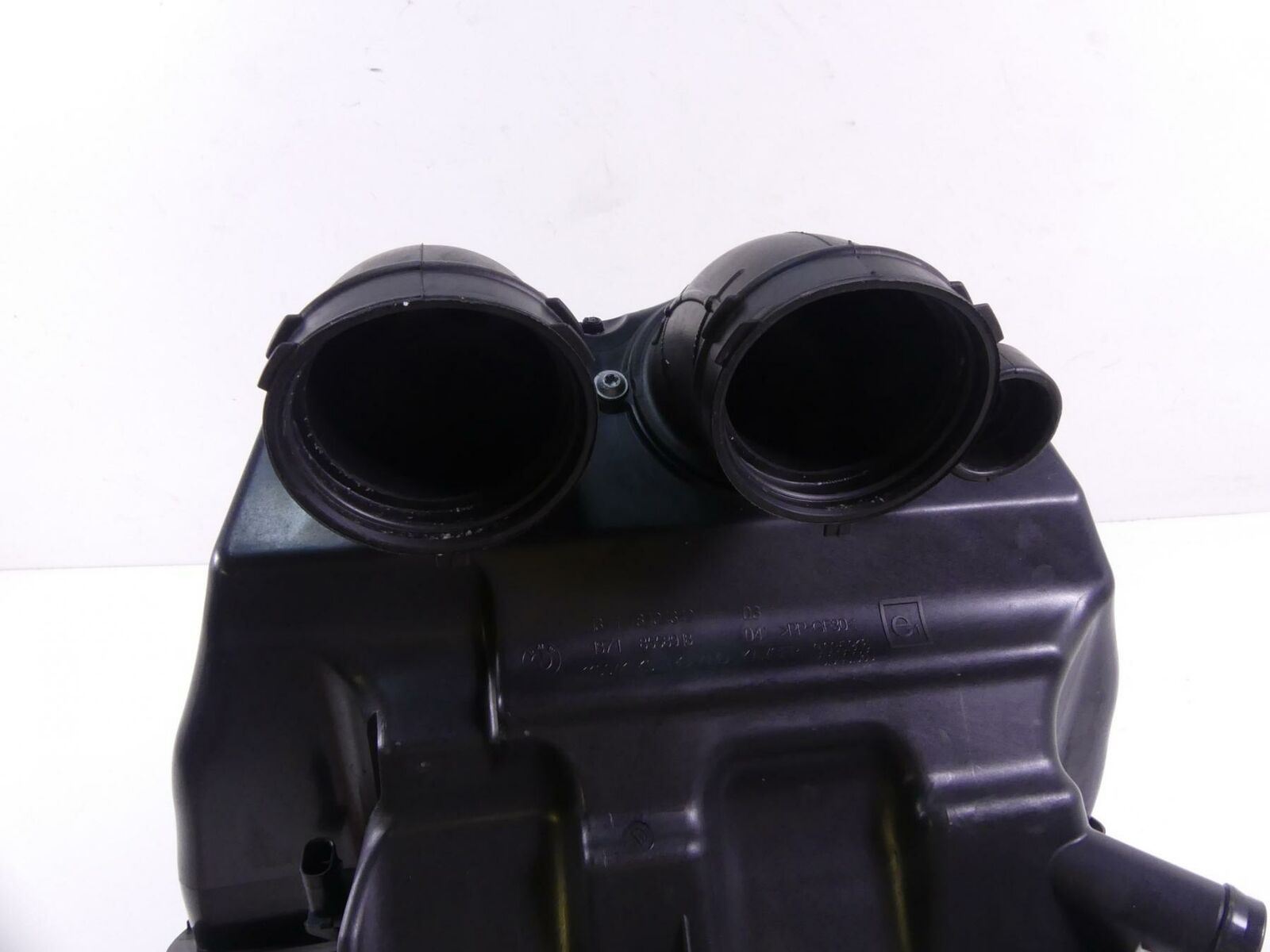 2020 BMW F900 R F900R K83 Air Cleaner Breather Filter Box Housing 8404342 {{ shop.shopifyCountryName }} - Mototech271