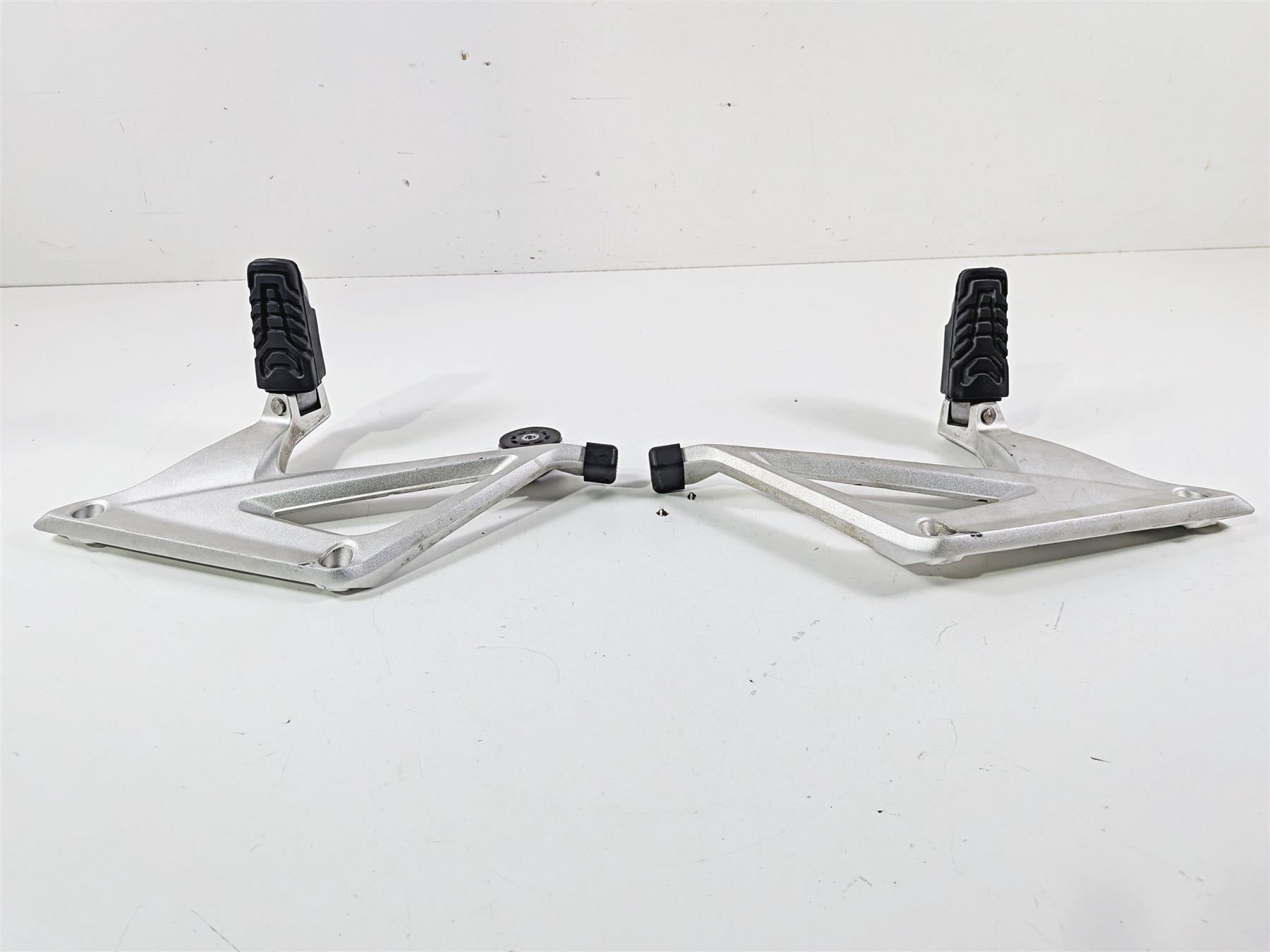 2016 BMW R1200RT RT RTW K52 Passenger Foot Peg Rest Set 46718534789 46718534790 {{ shop.shopifyCountryName }} - Mototech271