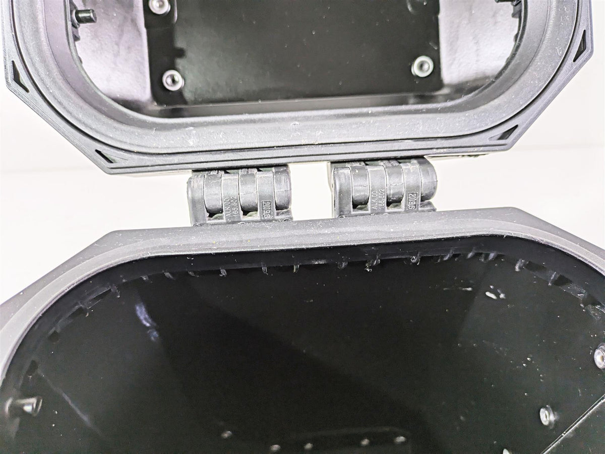 2016 Moto Guzzi Stelvio 1200 8V NTX Left Saddlebag Saddle Bag Case + Keys 886930 {{ shop.shopifyCountryName }} - Mototech271