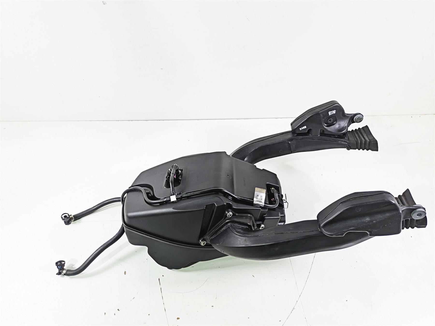 2008 Ducati SBK 1098 S Air Filter Box + Injectors & Air Tubes Set 44211393B {{ shop.shopifyCountryName }} - Mototech271