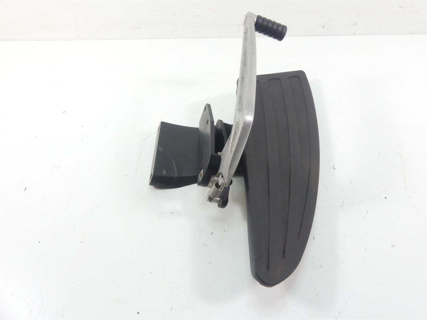 2013 Victory Cross Country Front Right Floorboard & Brake Pedal 1021216 5134178 {{ shop.shopifyCountryName }} - Mototech271