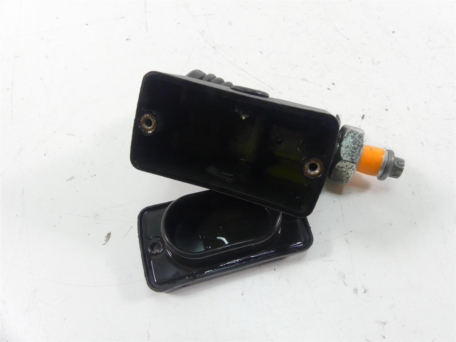1998 Harley Dyna FXDL Low Rider Rear Brake Master Cylinder 42474-90C {{ shop.shopifyCountryName }} - Mototech271