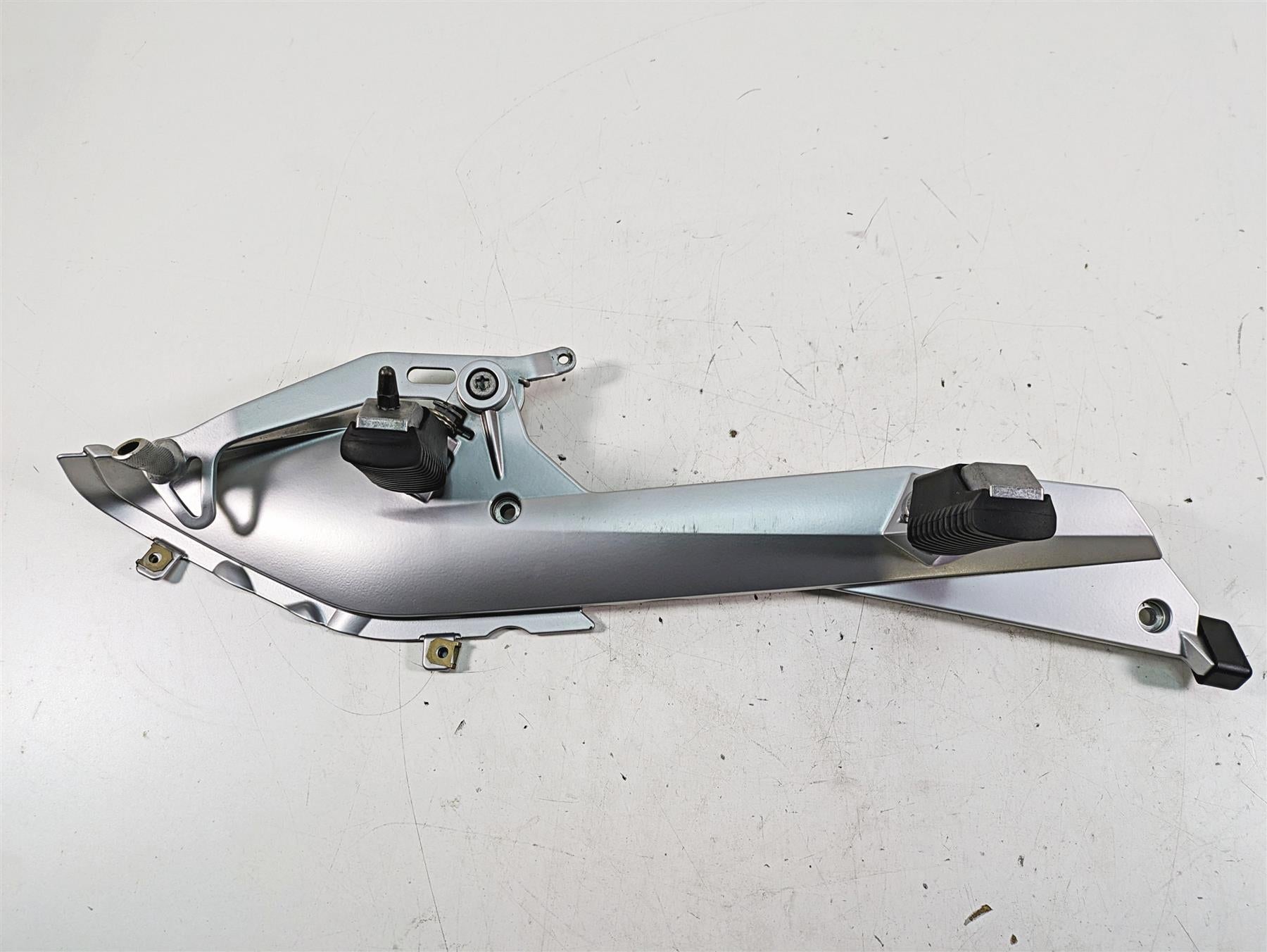 2007 BMW R1200RT K26 Right Footpeg Set& Brake Pedal 46717675290 {{ shop.shopifyCountryName }} - Mototech271