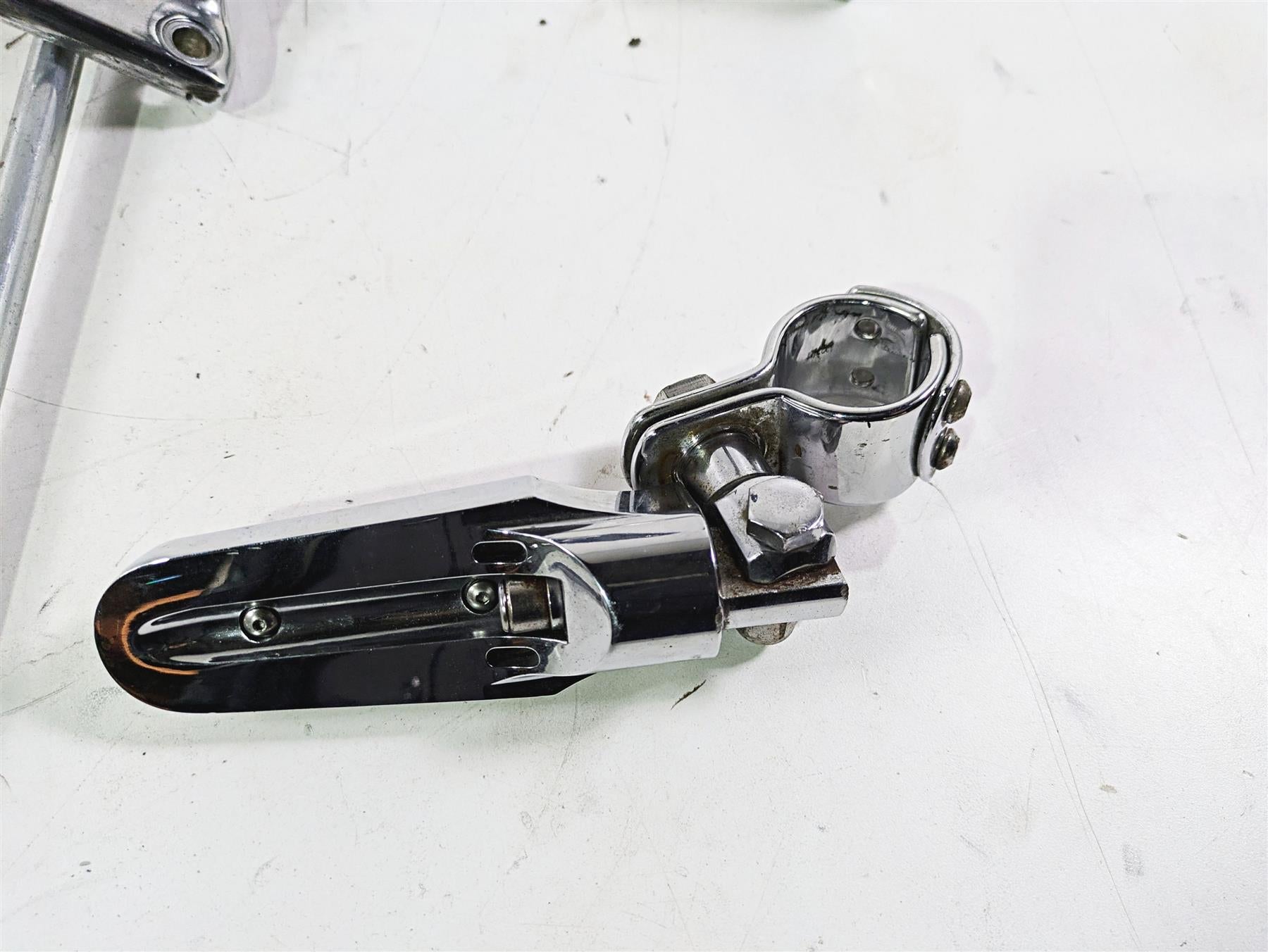 2002 Harley Dyna FXDL Low Rider Front Mid Control + Brake Pedal Shifter 50649-90 {{ shop.shopifyCountryName }} - Mototech271