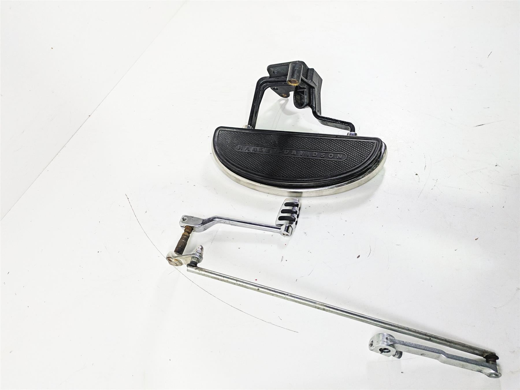 00-05 Harley Davidson Softail Left Front Floorboard & Shifter 33630-00 {{ shop.shopifyCountryName }} - Mototech271