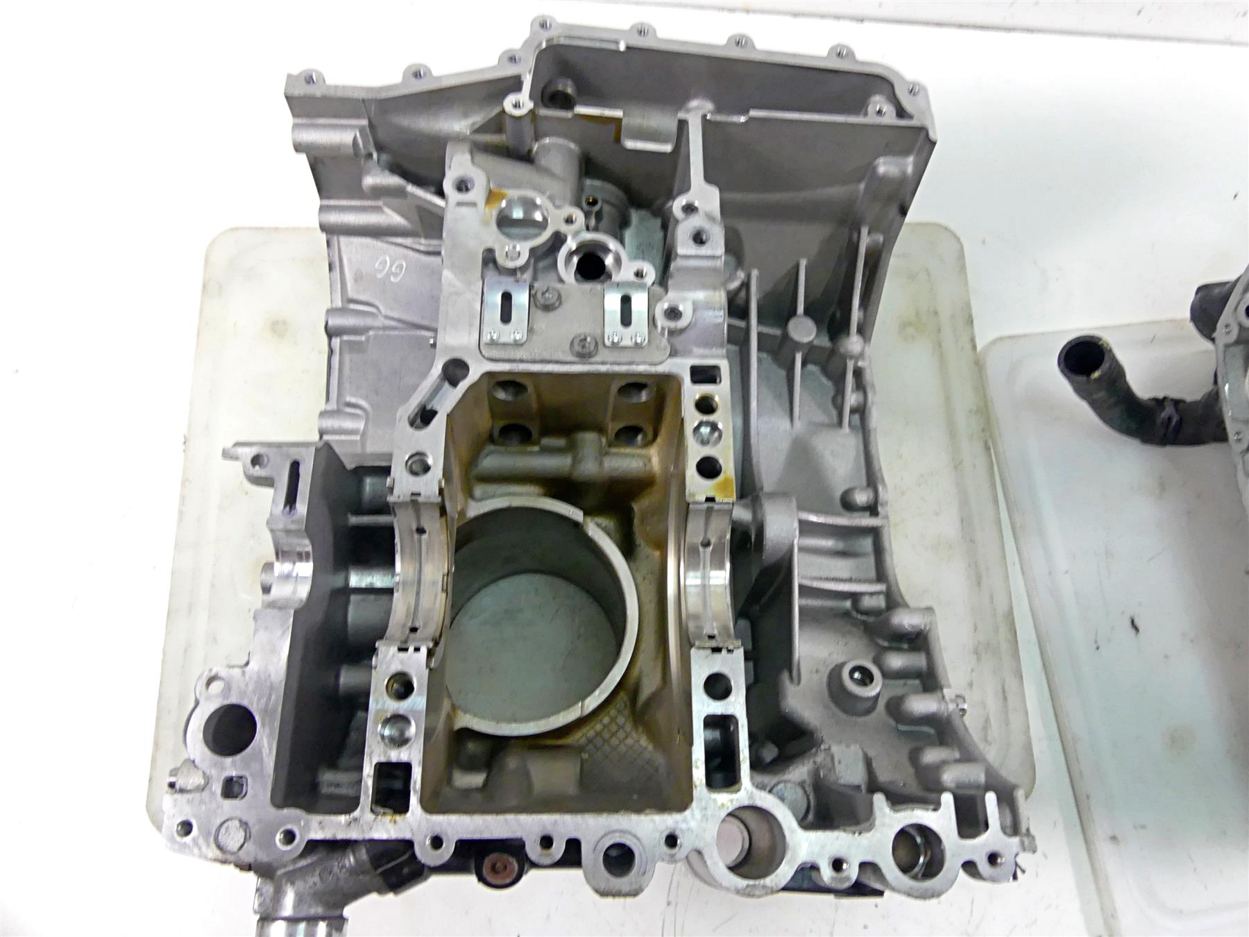2015 BMW R1200GS GSW K50 Engine Housing Crankcase Crank Case Set 11008555027 {{ shop.shopifyCountryName }} - Mototech271