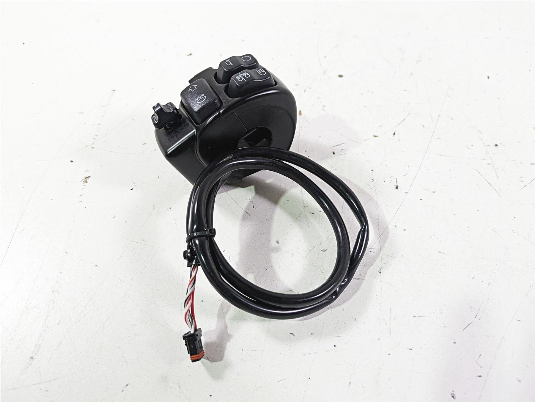 2019 Harley FLHCS Softail Heritage Left Hand Cruise Control Switch 71500470 {{ shop.shopifyCountryName }} - Mototech271
