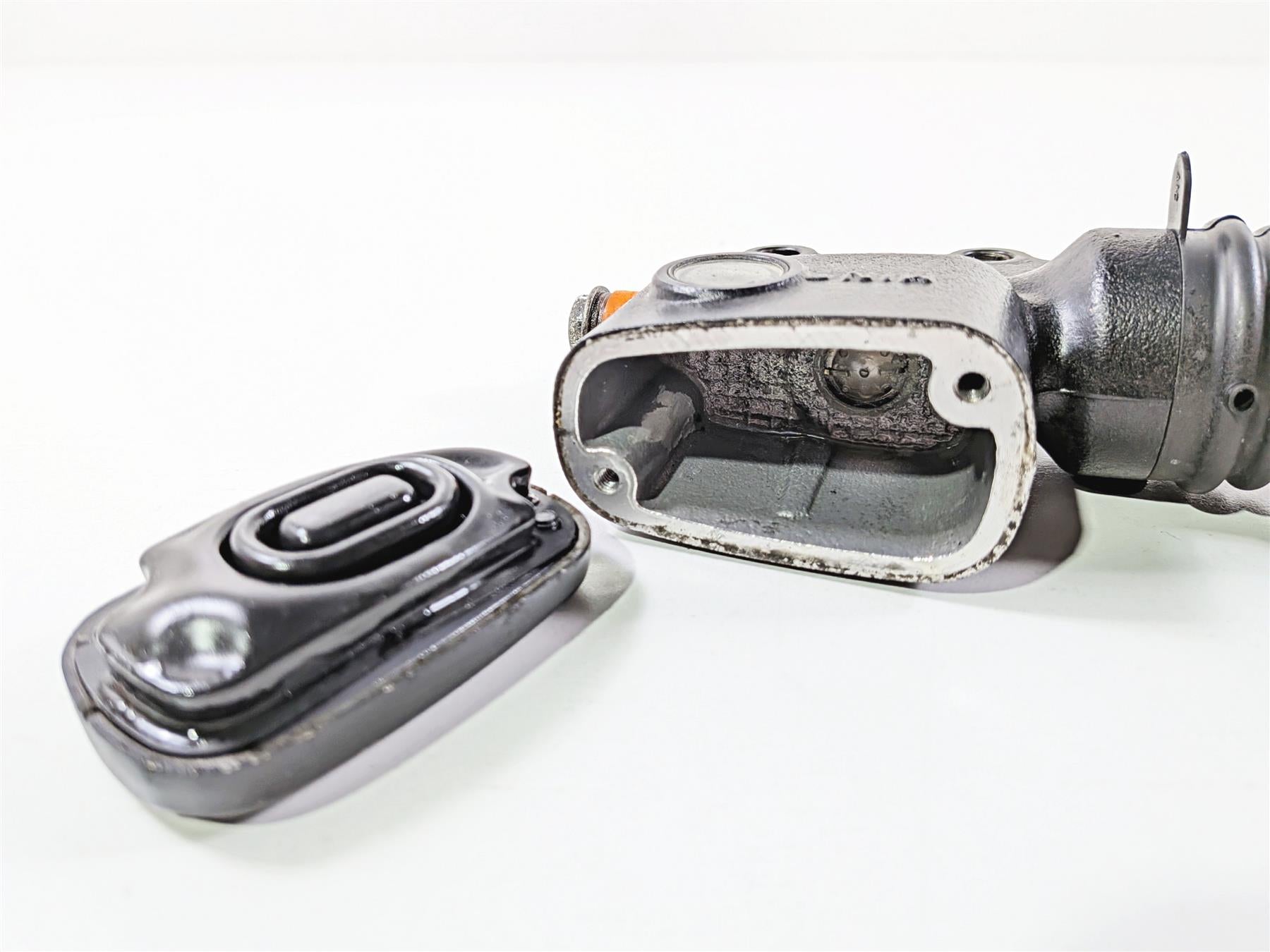 2022 Harley Softail FXLRST Low Rider Rear Brake Master Cylinder 41700460 {{ shop.shopifyCountryName }} - Mototech271