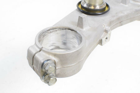 2005 Suzuki GSX1300 R Hayabusa Lower Triple Tree Steering Yoke 51410-24F30 {{ shop.shopifyCountryName }} - Mototech271