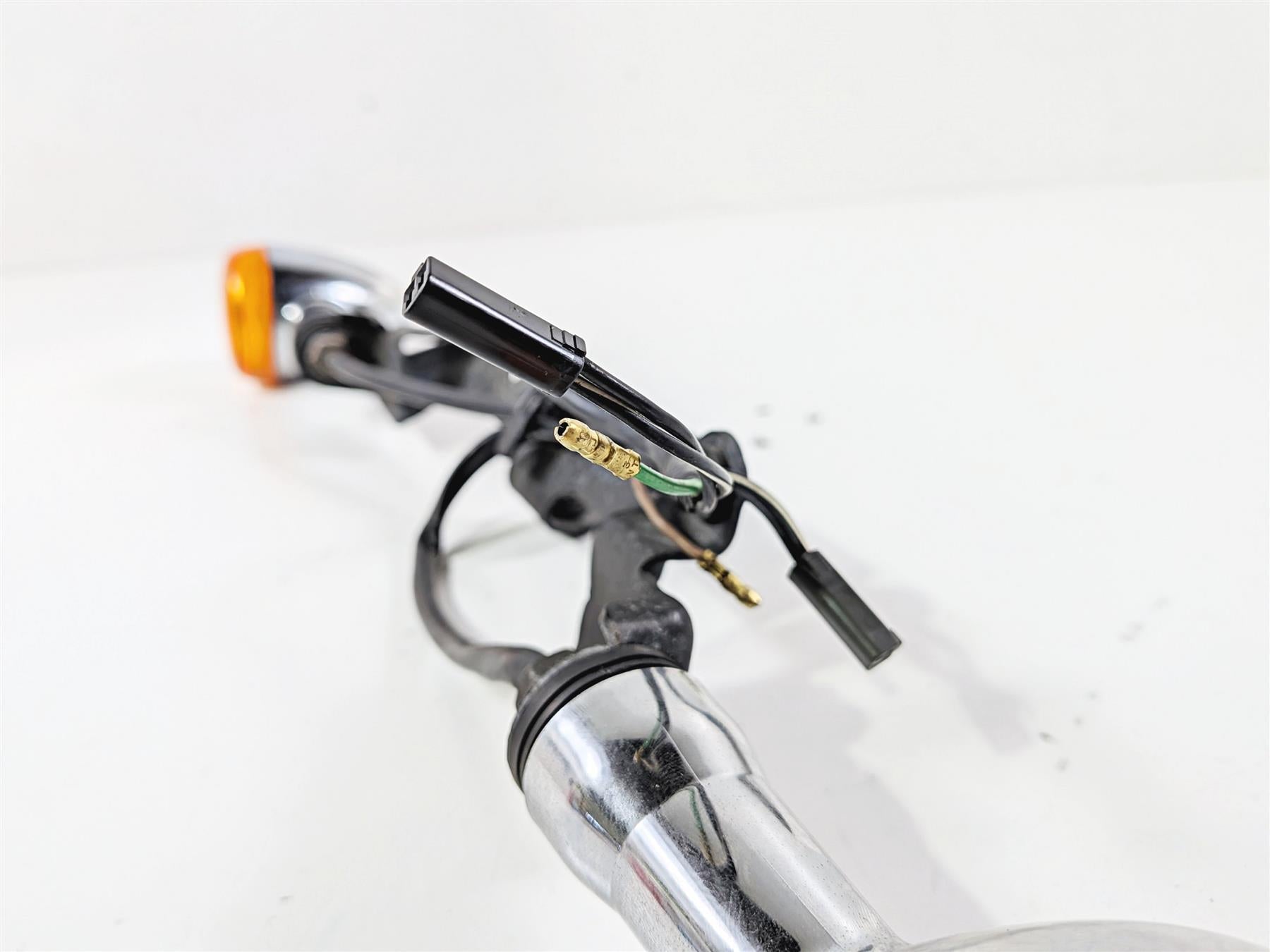2006 Suzuki VL800 C50 Boulevard Front Blinkers & Mount Bar 35601-41FB1 {{ shop.shopifyCountryName }} - Mototech271